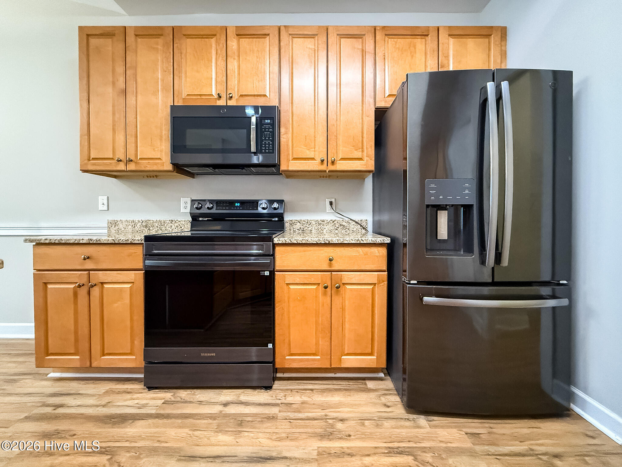 100548600 | Photo 11