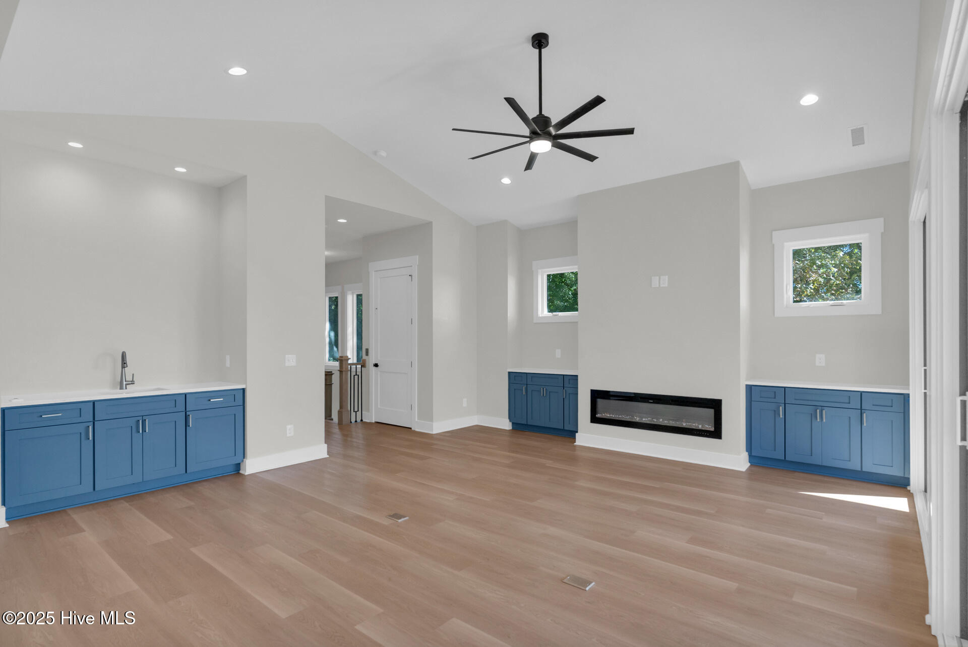 100539388 | Photo 13