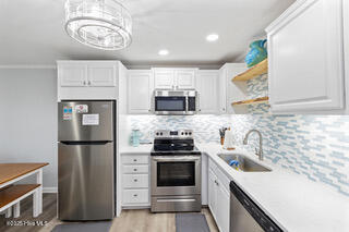 100525169 | Photo 12