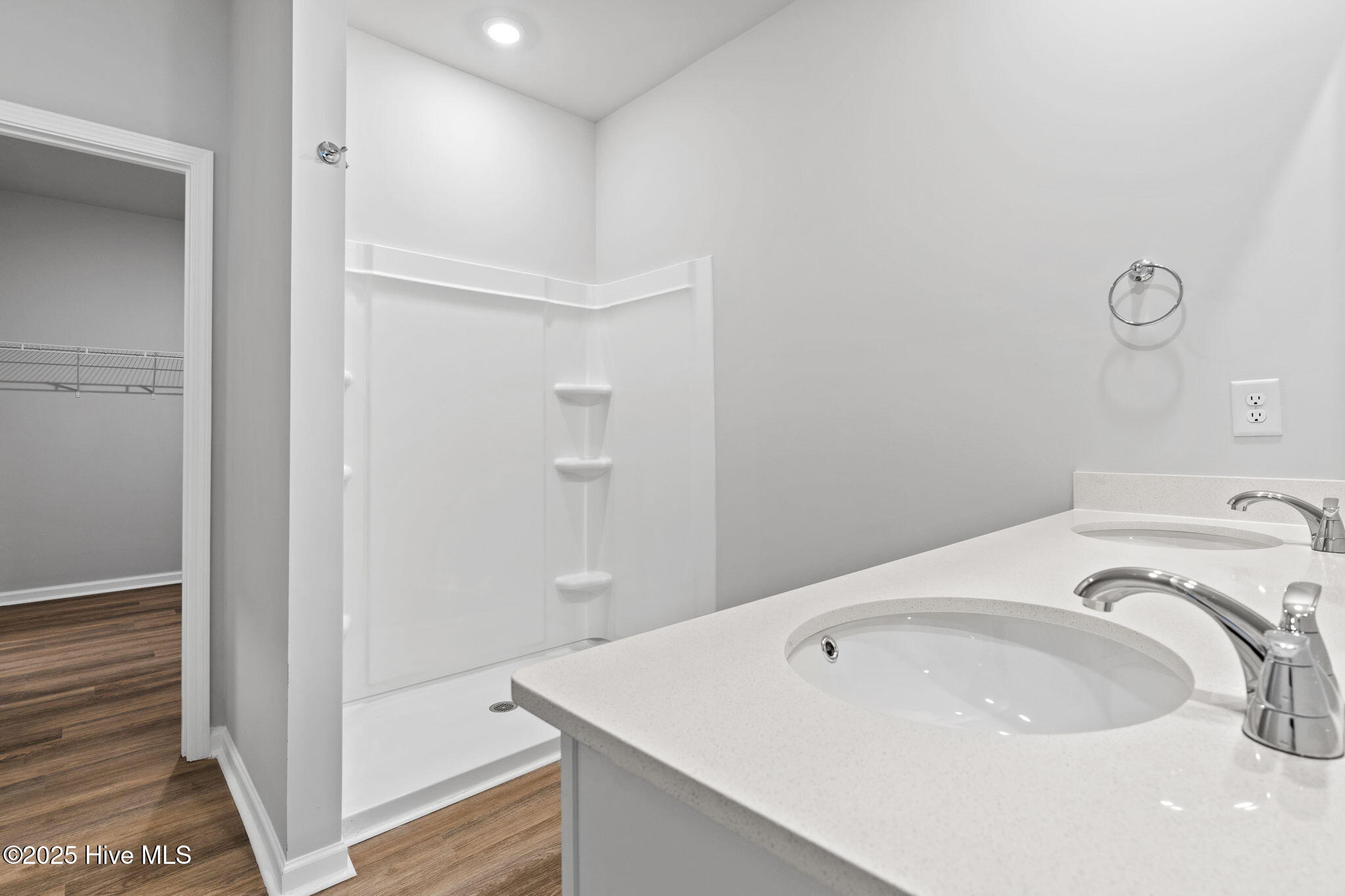 100515265 | Photo 23