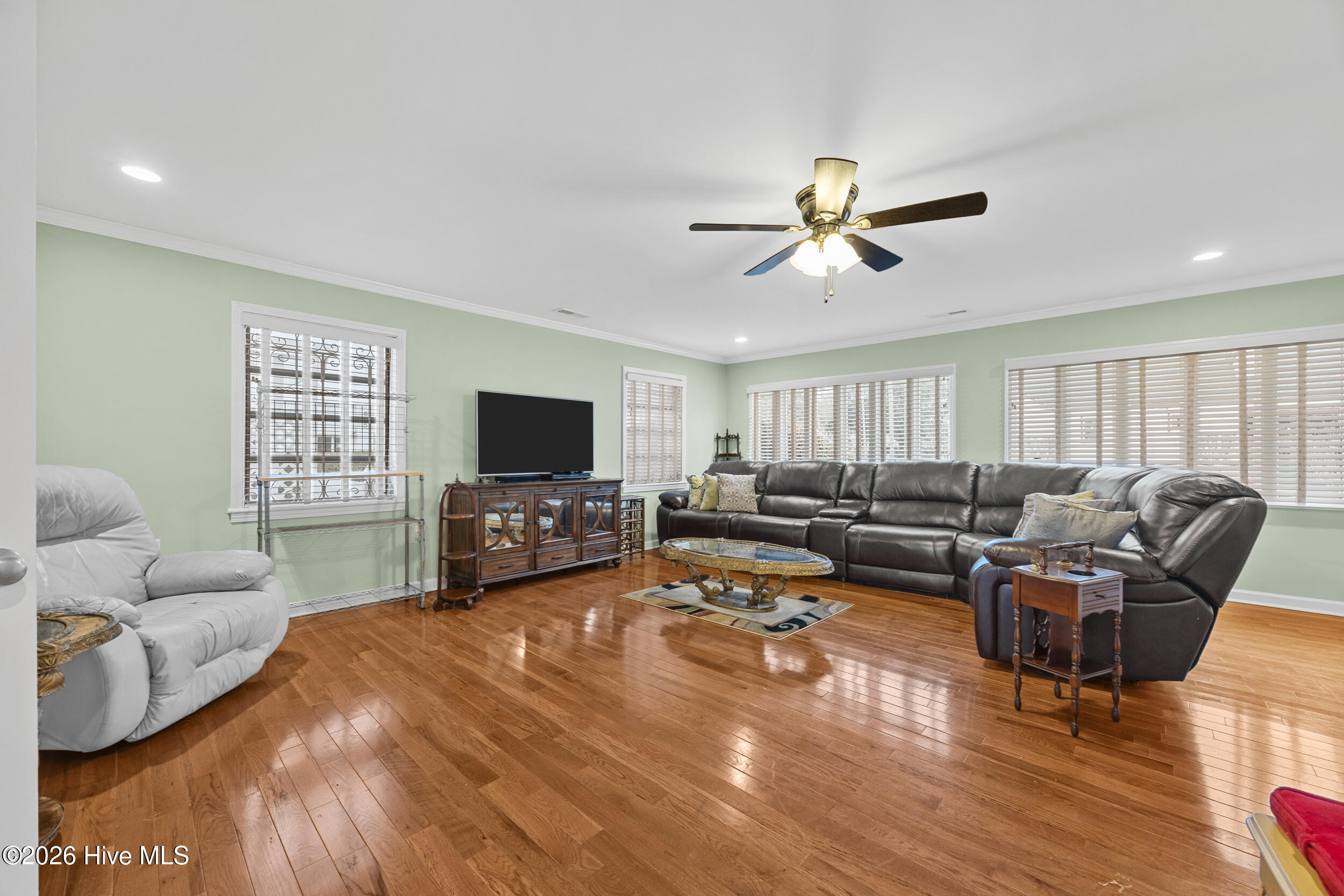 100554132 | Photo 20