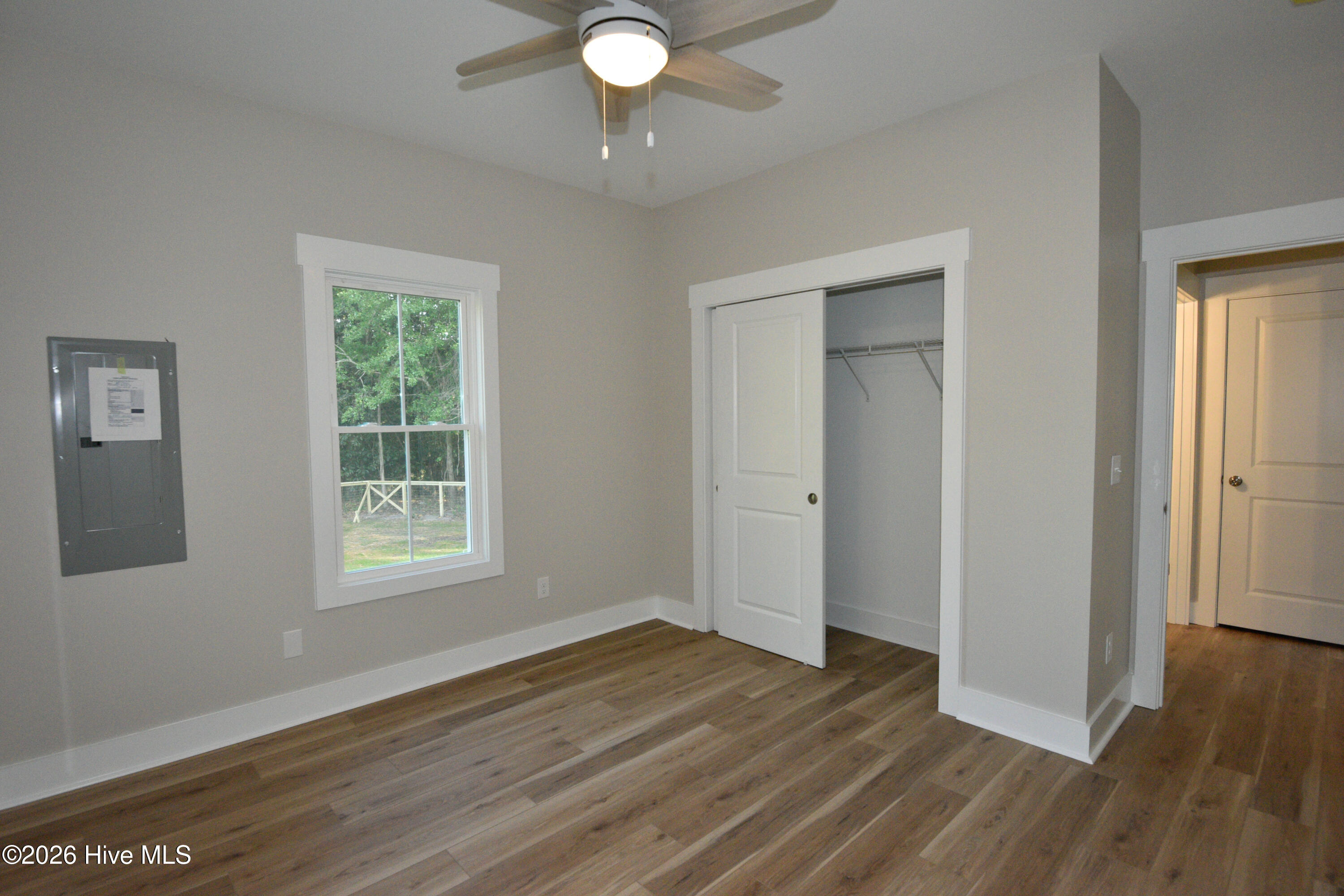 100569320 | Photo 45