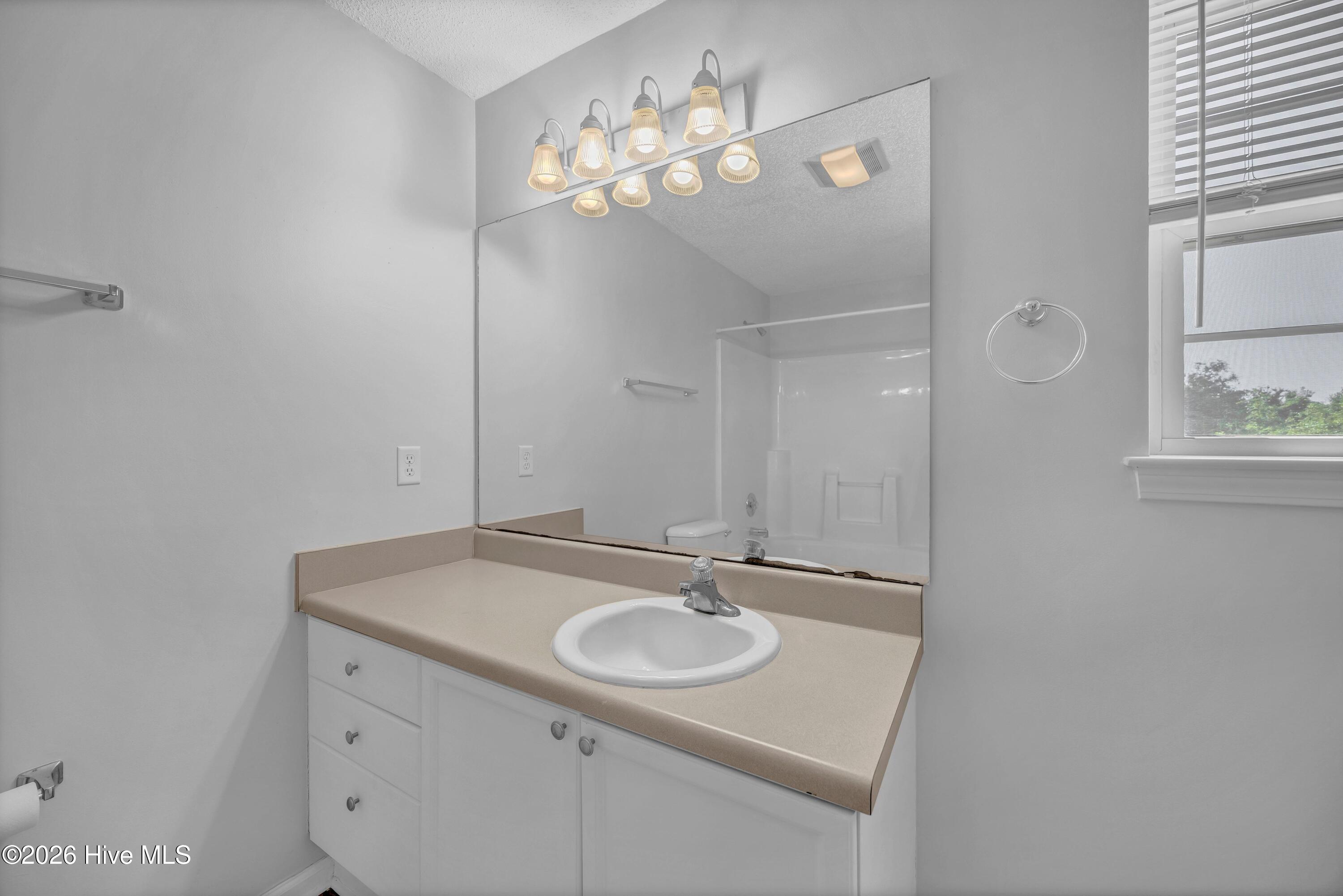 100569436 | Photo 20