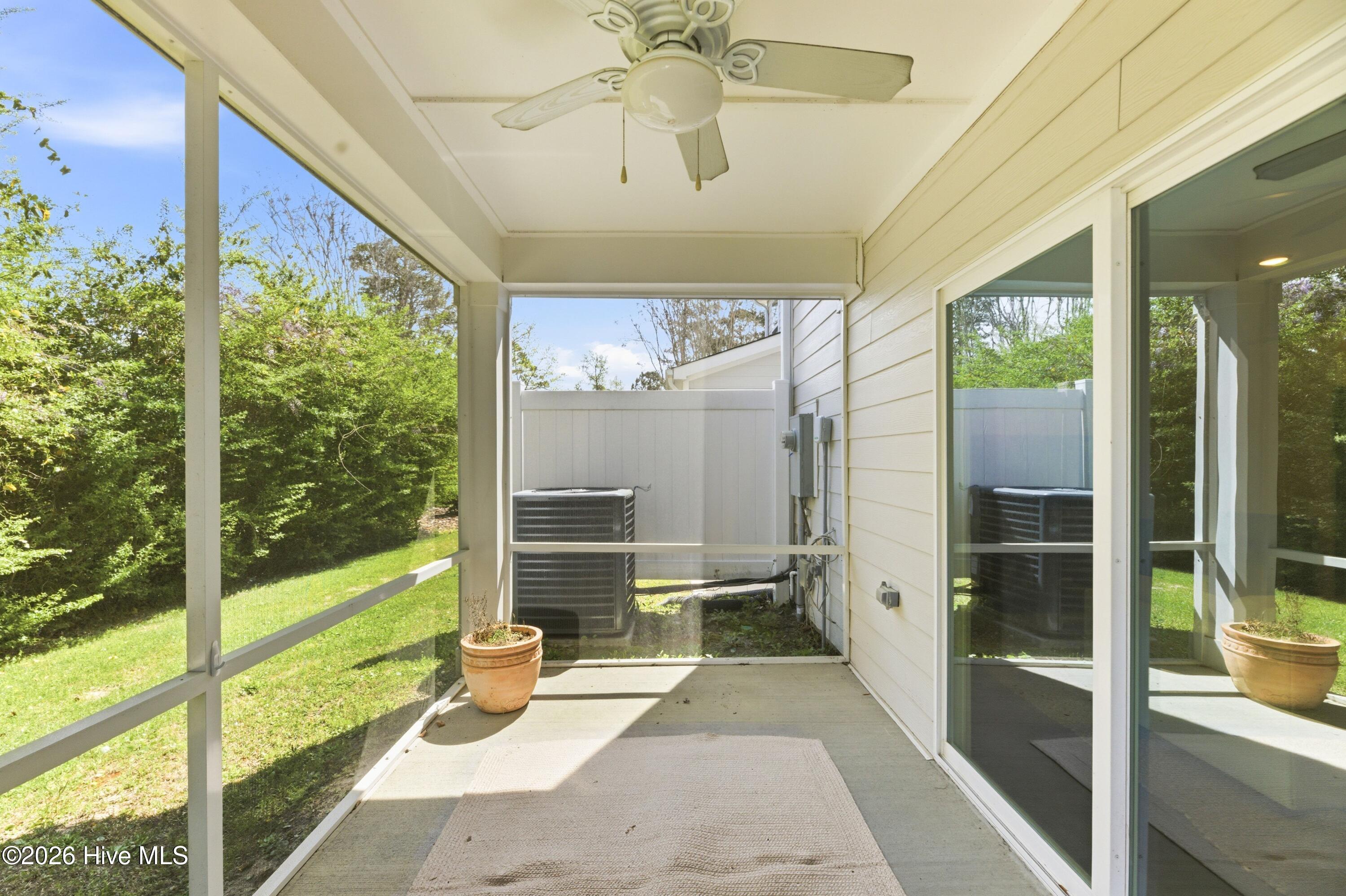 100564137 | Photo 32