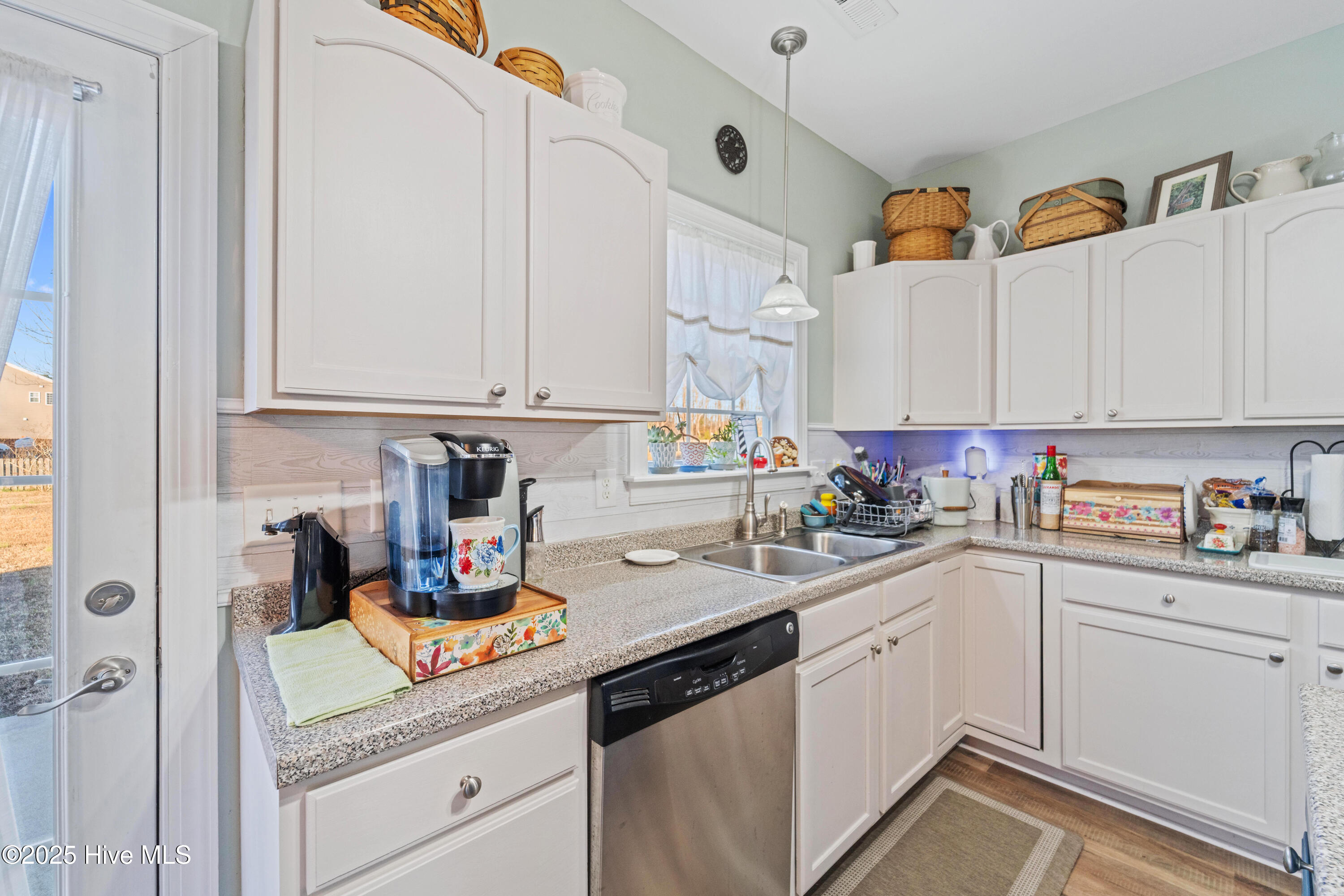 100546959 | Photo 15