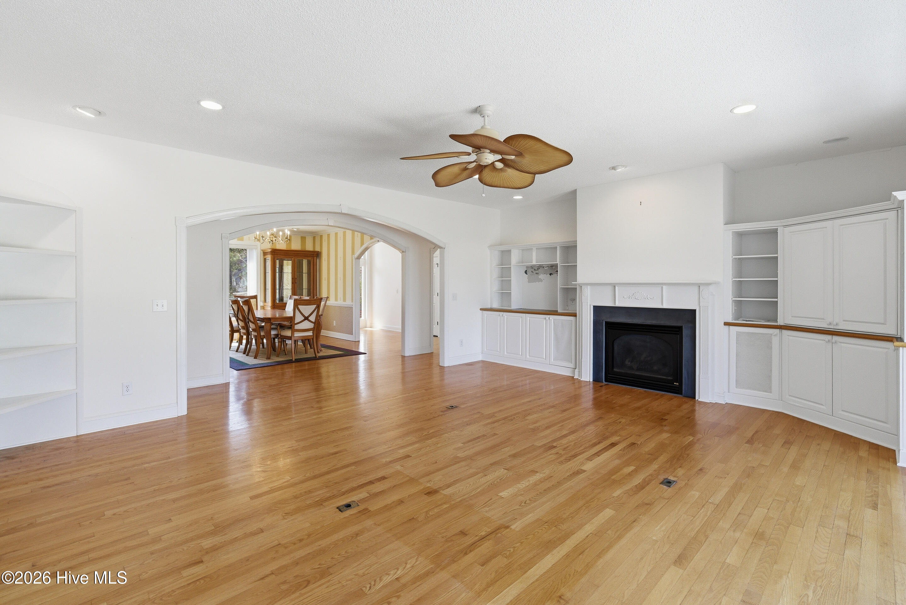 100564038 | Photo 16