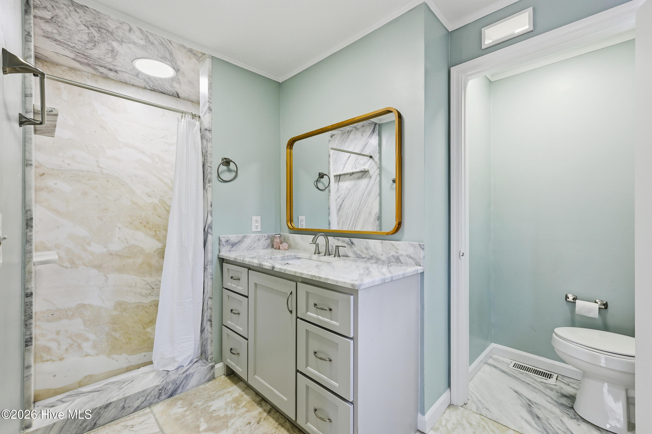 100540296 | Photo 19