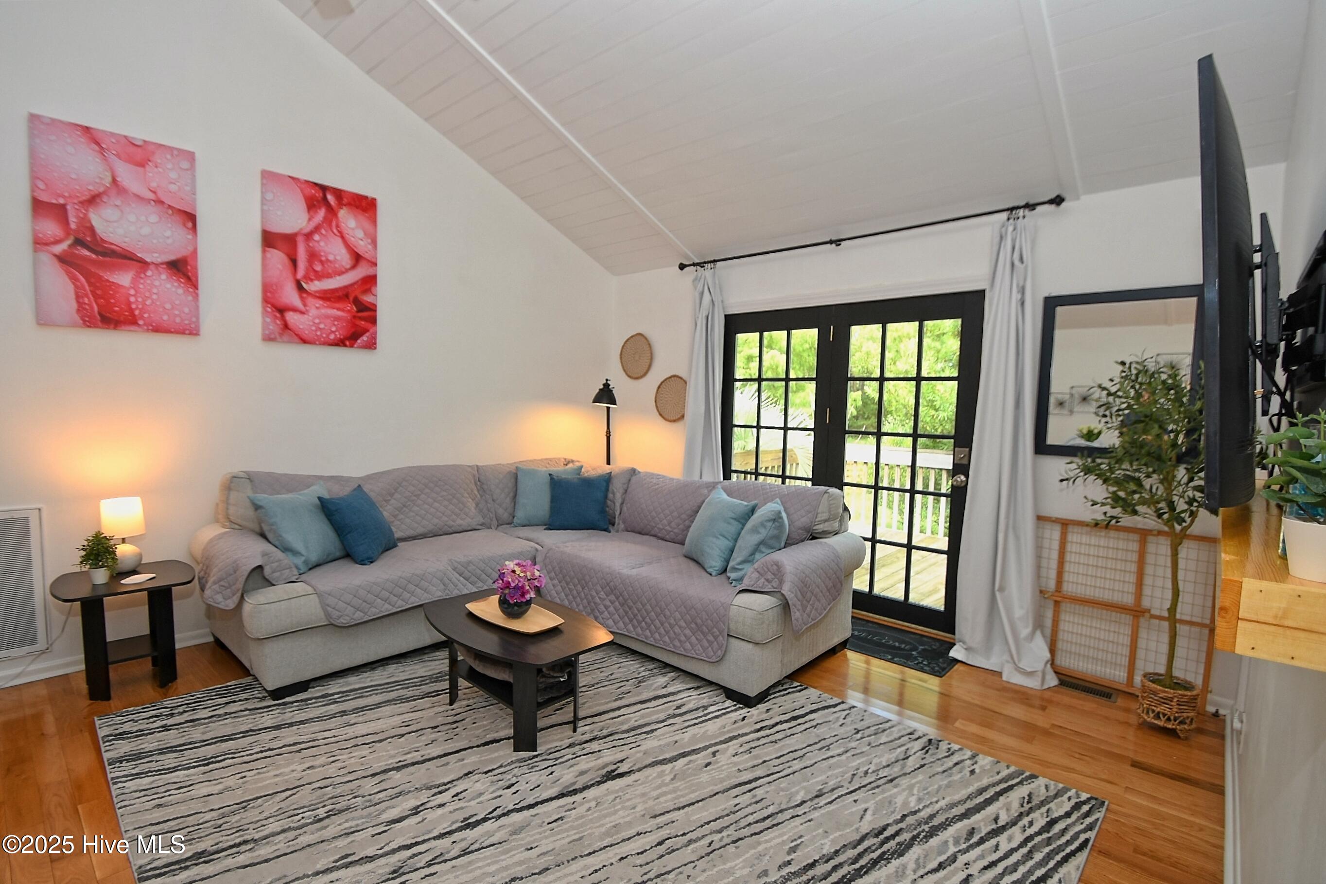 100523819 | Photo 25