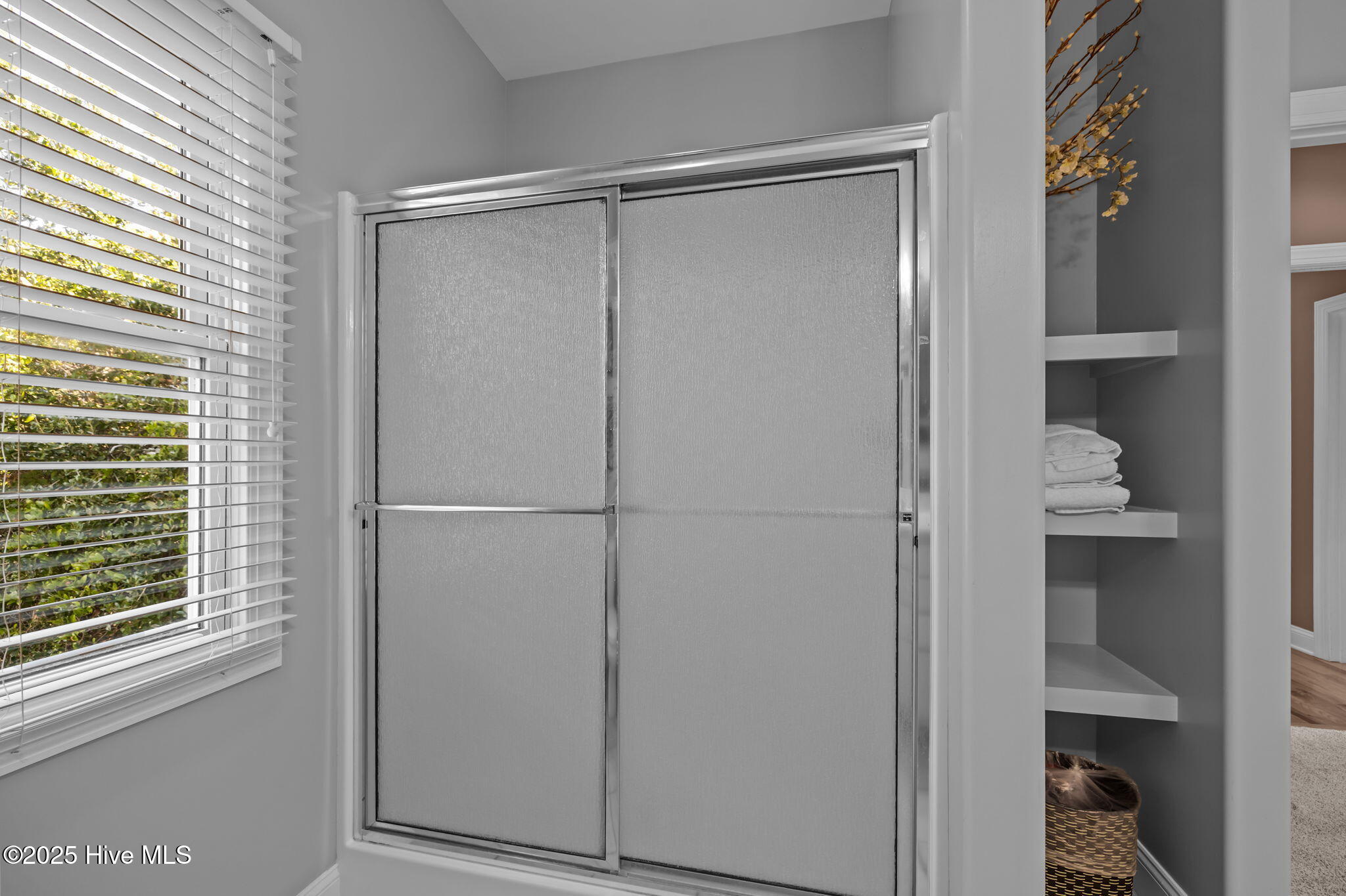 100531383 | Photo 46