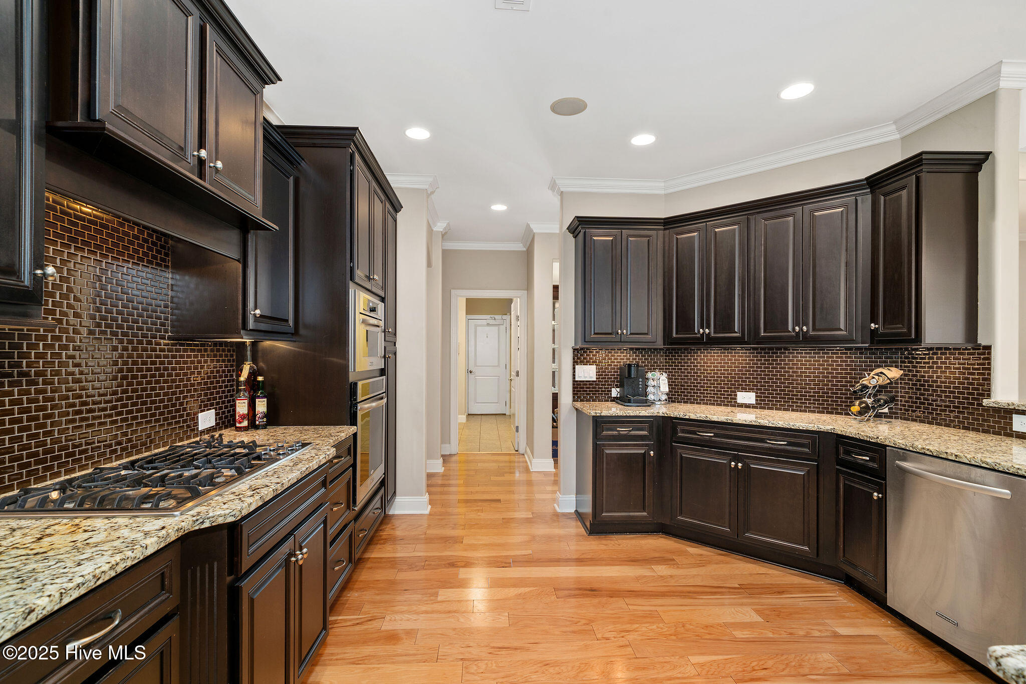 100542453 | Photo 11