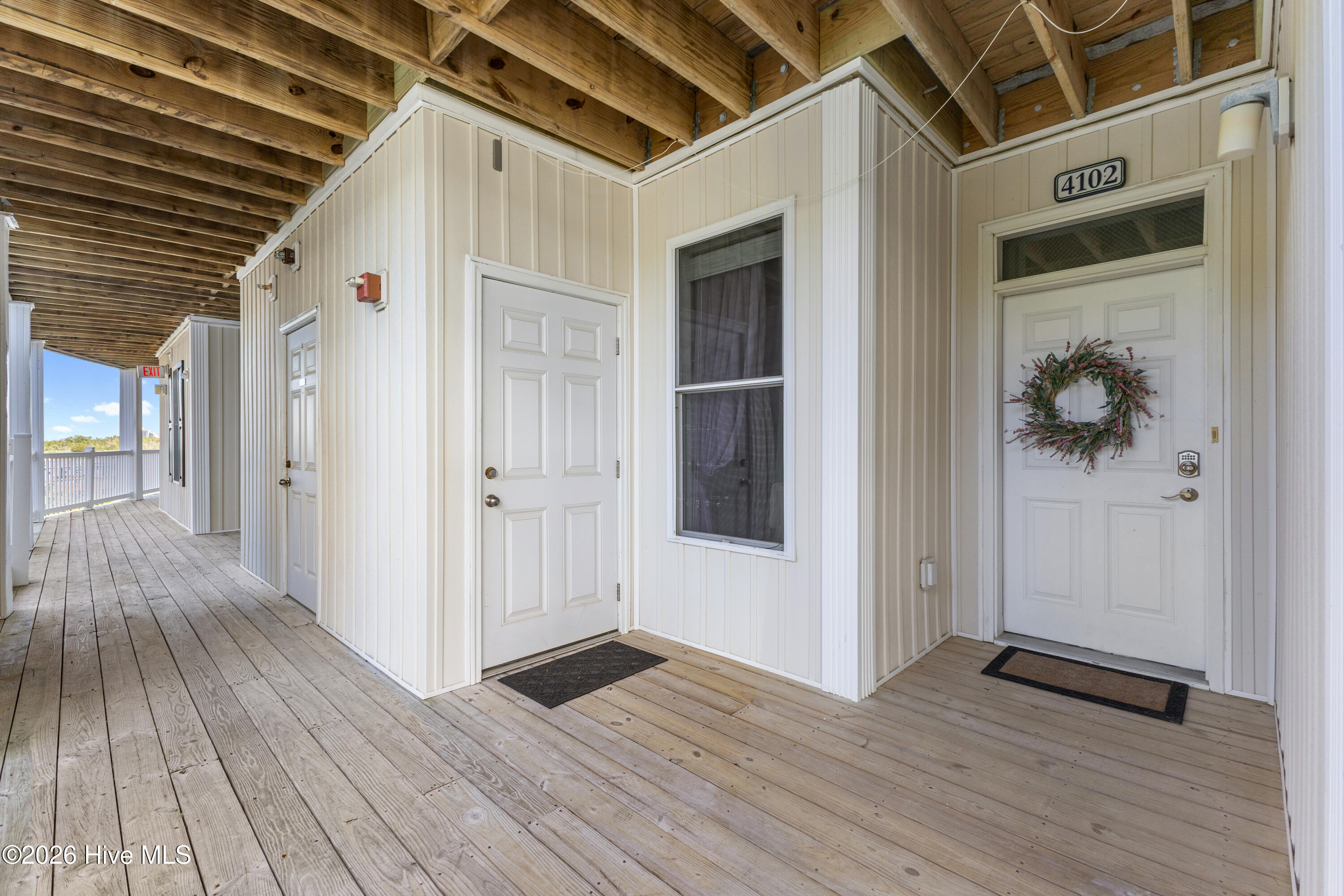 100570147 | Photo 29