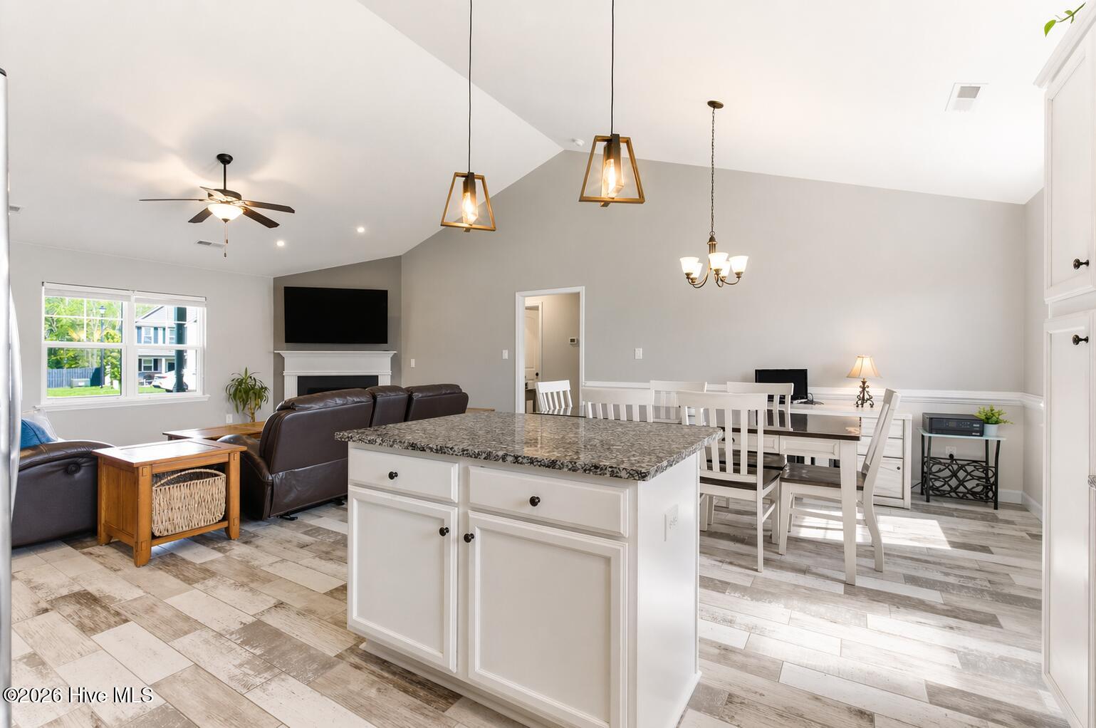 100568951 | Photo 22