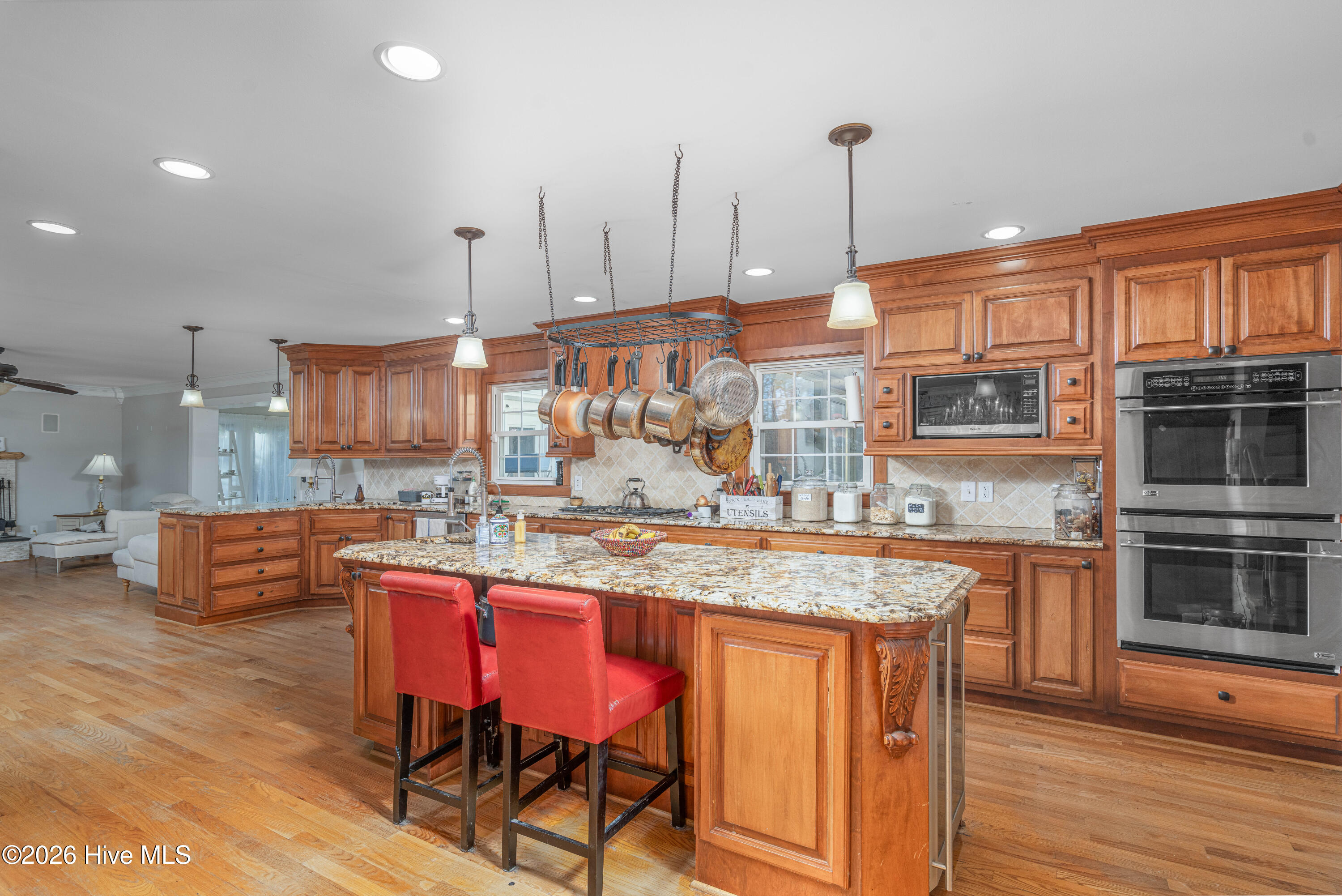 100548733 | Photo 10