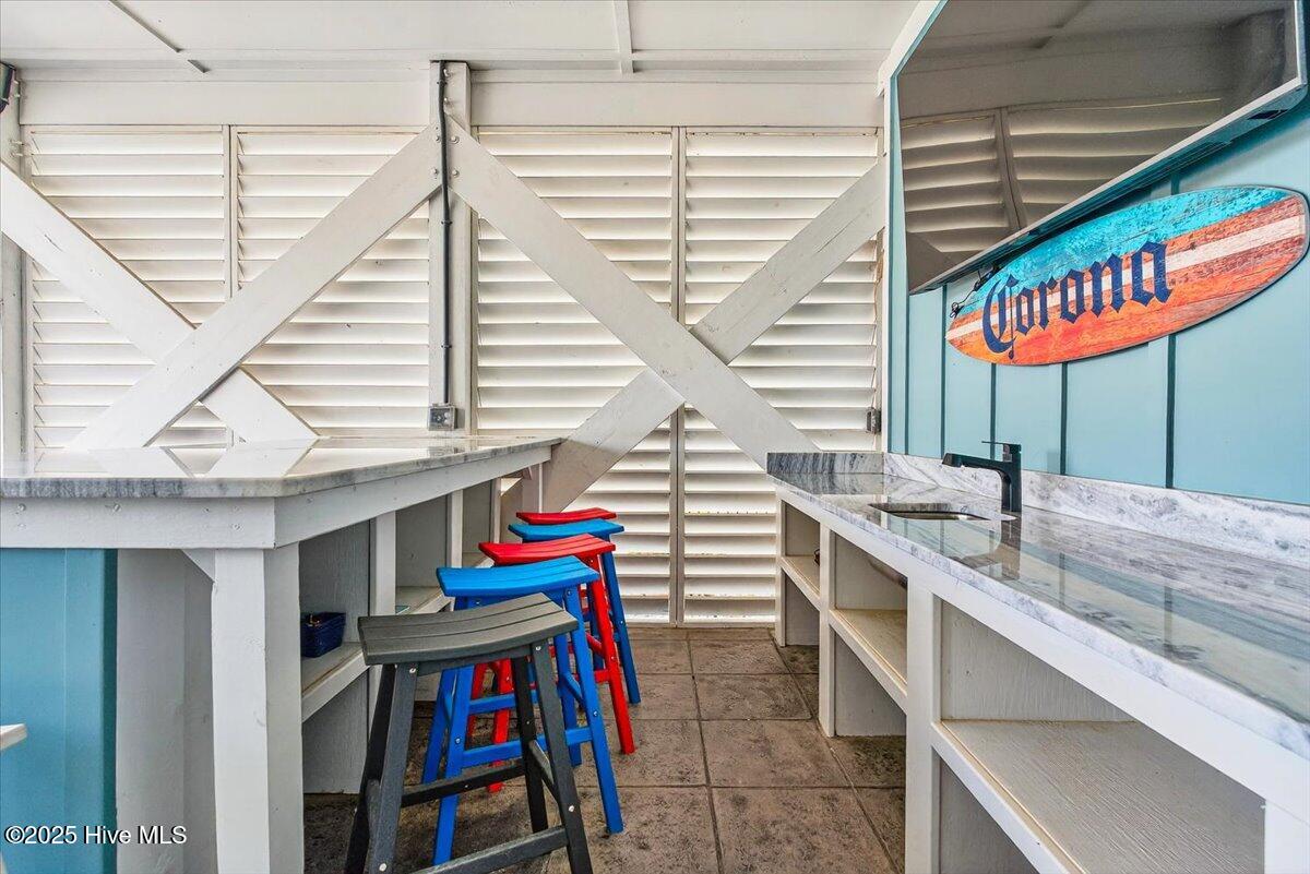 100527813 | Photo 46