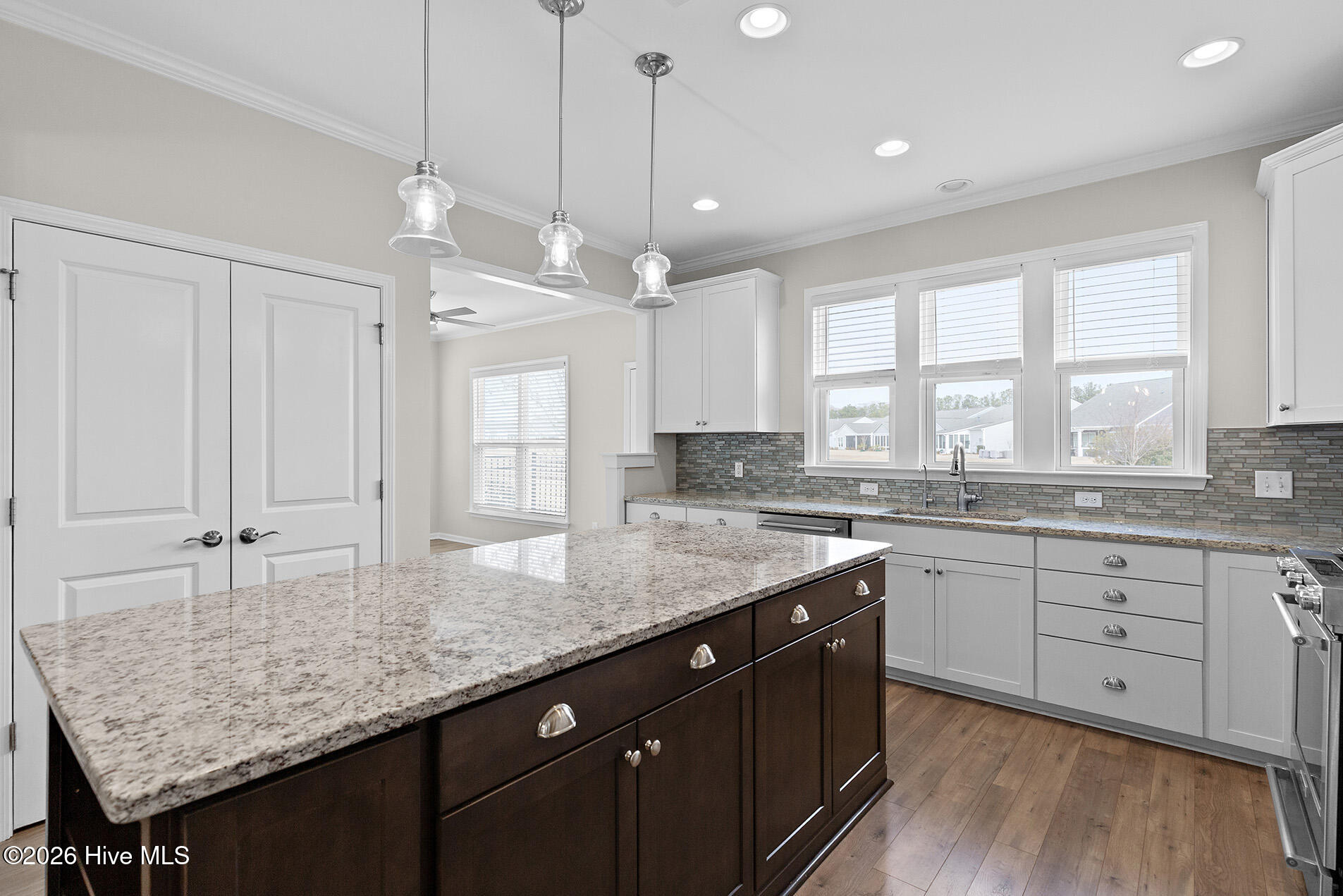 100554927 | Photo 11