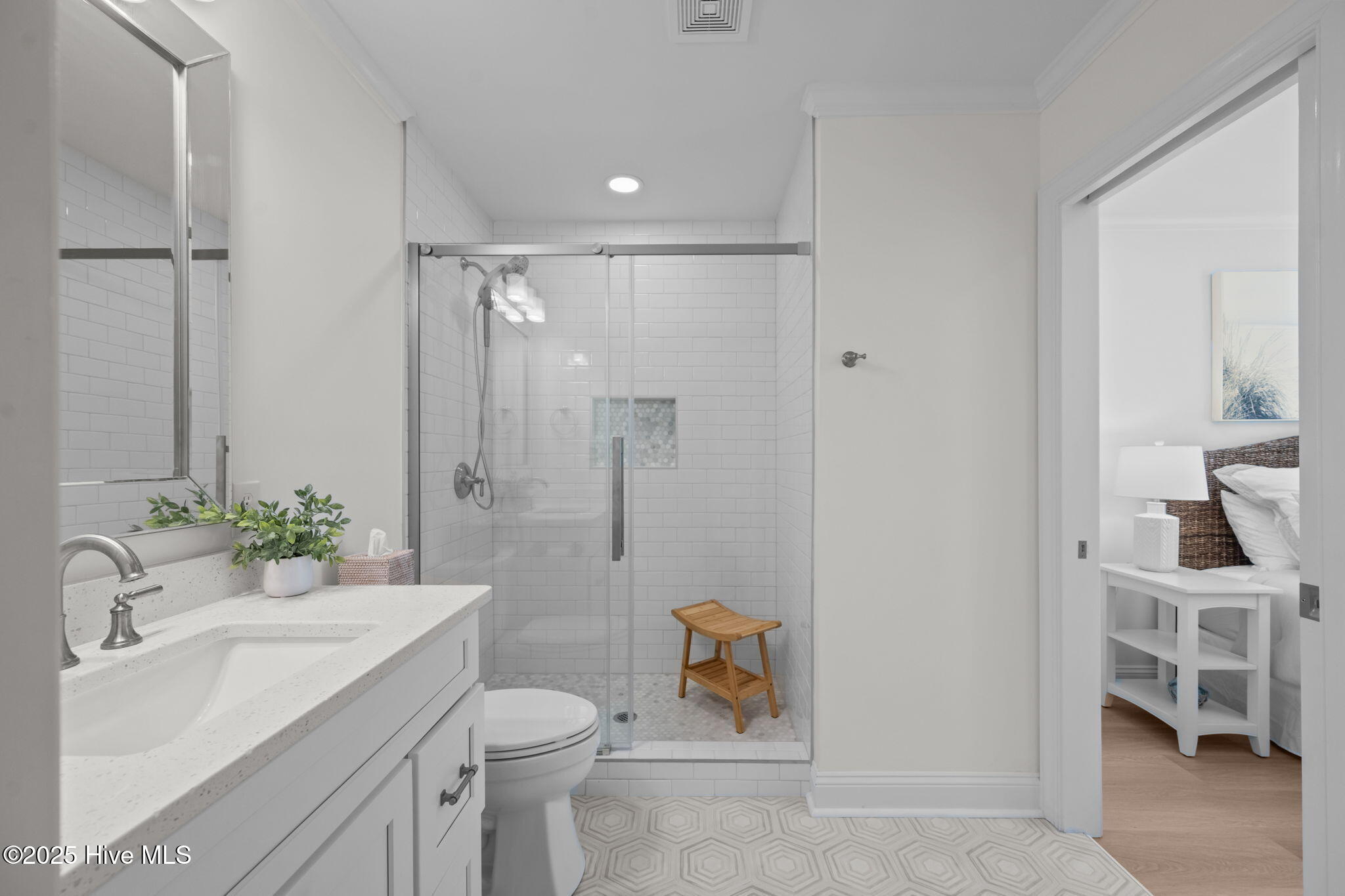 100546073 | Photo 29