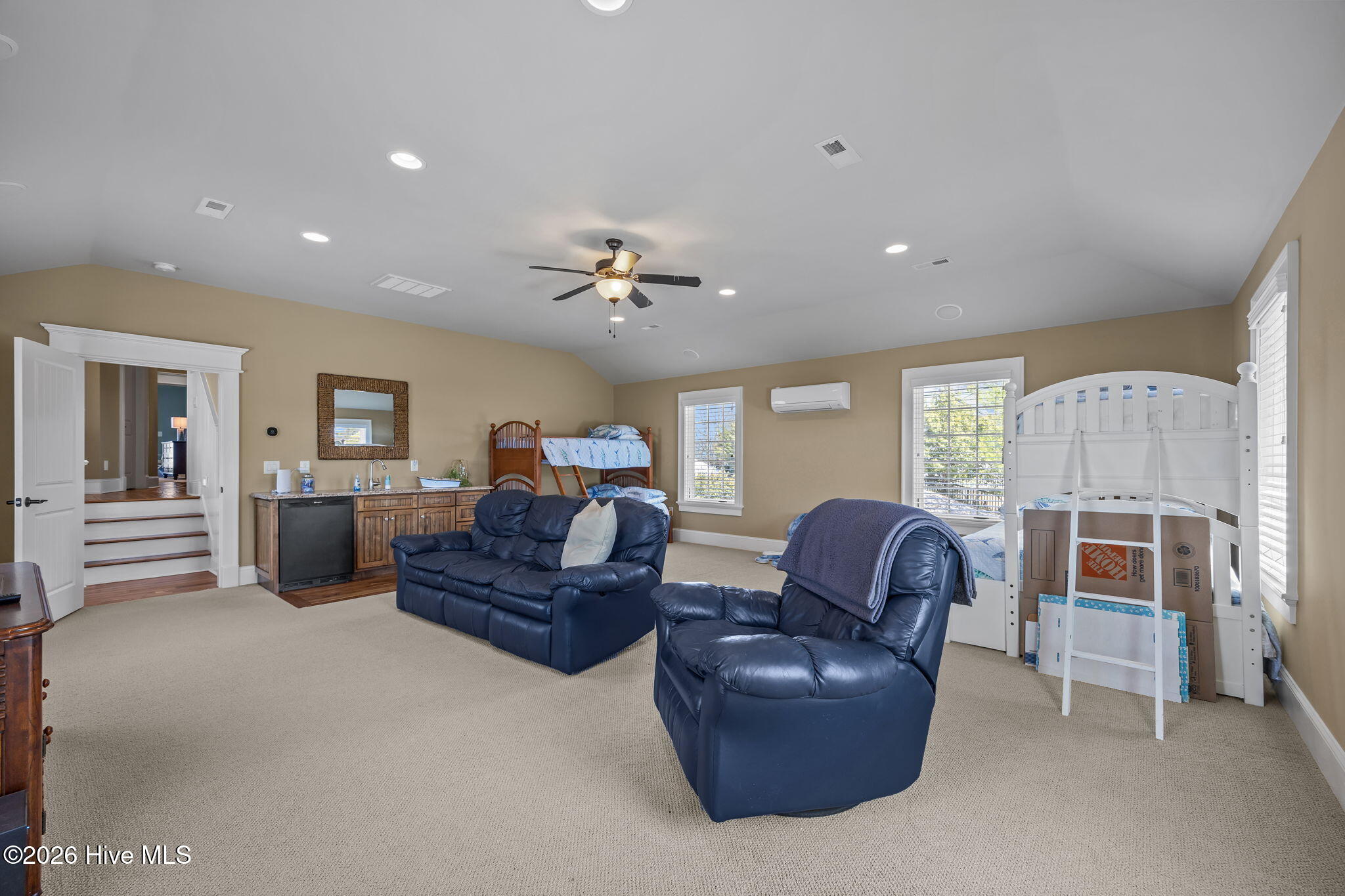 100564617 | Photo 40