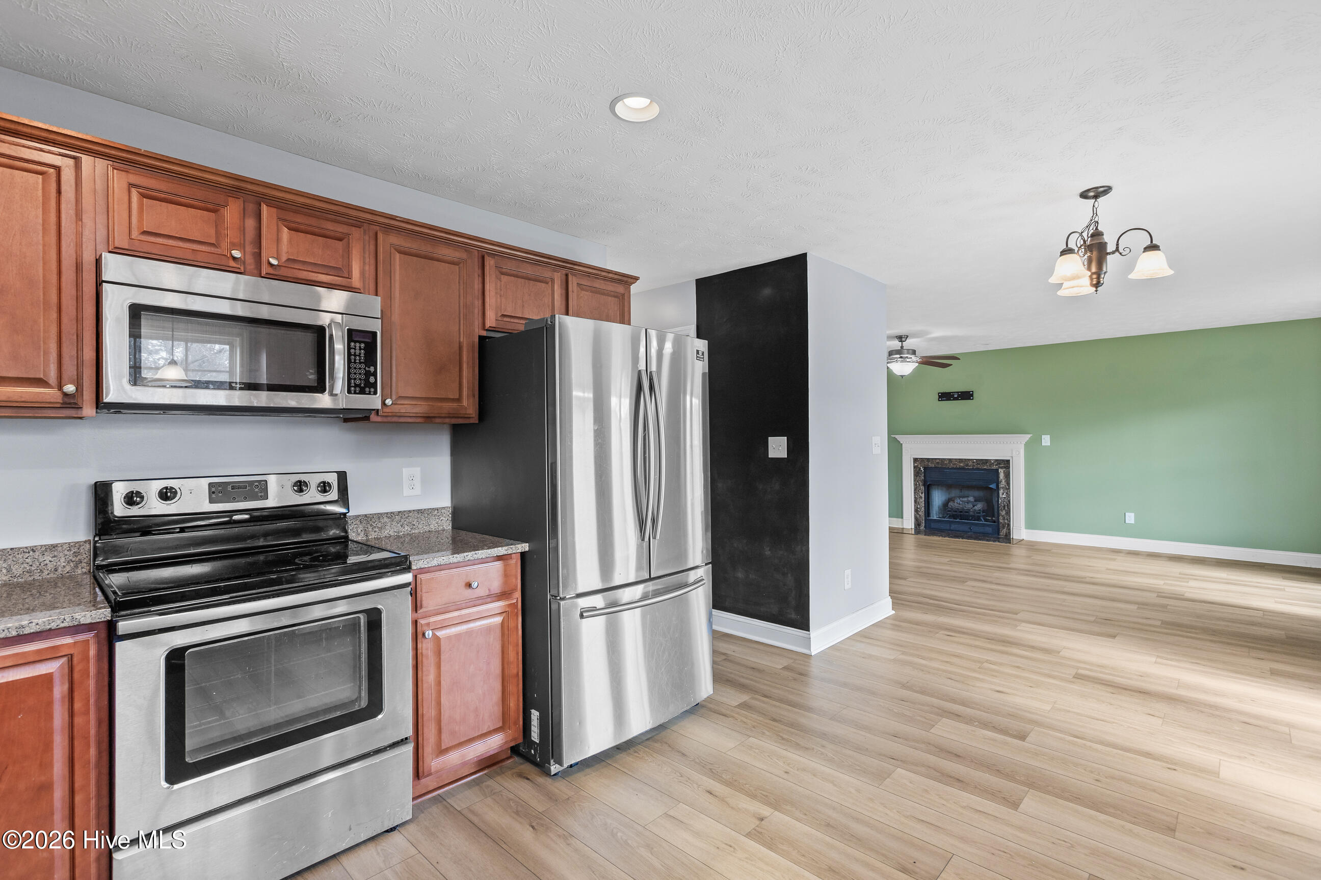 100570395 | Photo 10