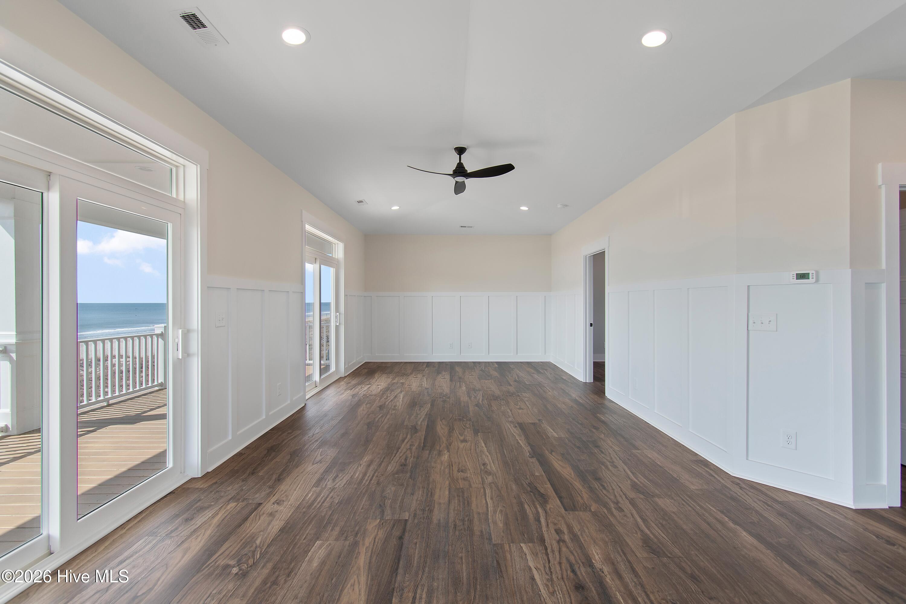 100525710 | Photo 20