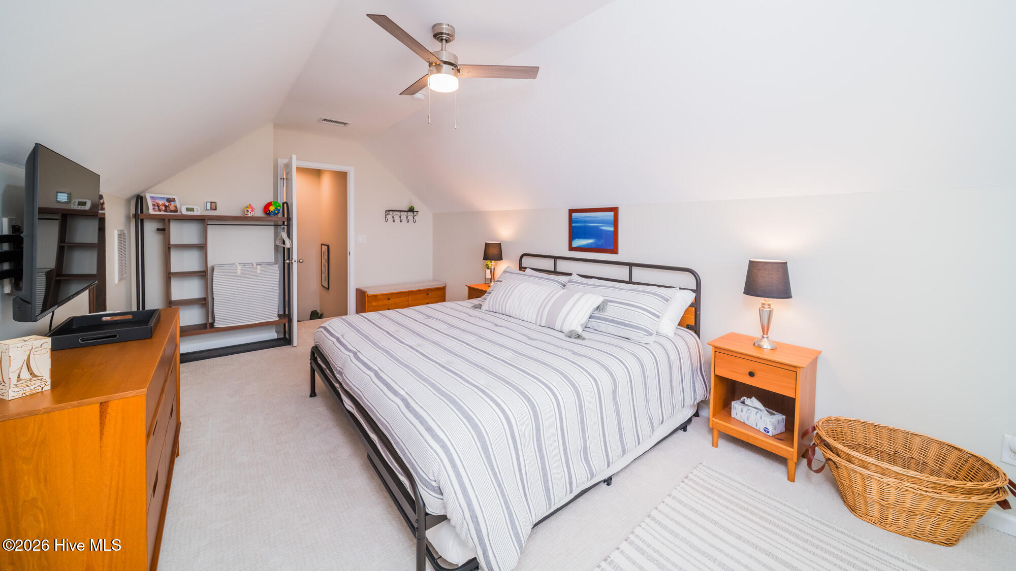 100557894 | Photo 27