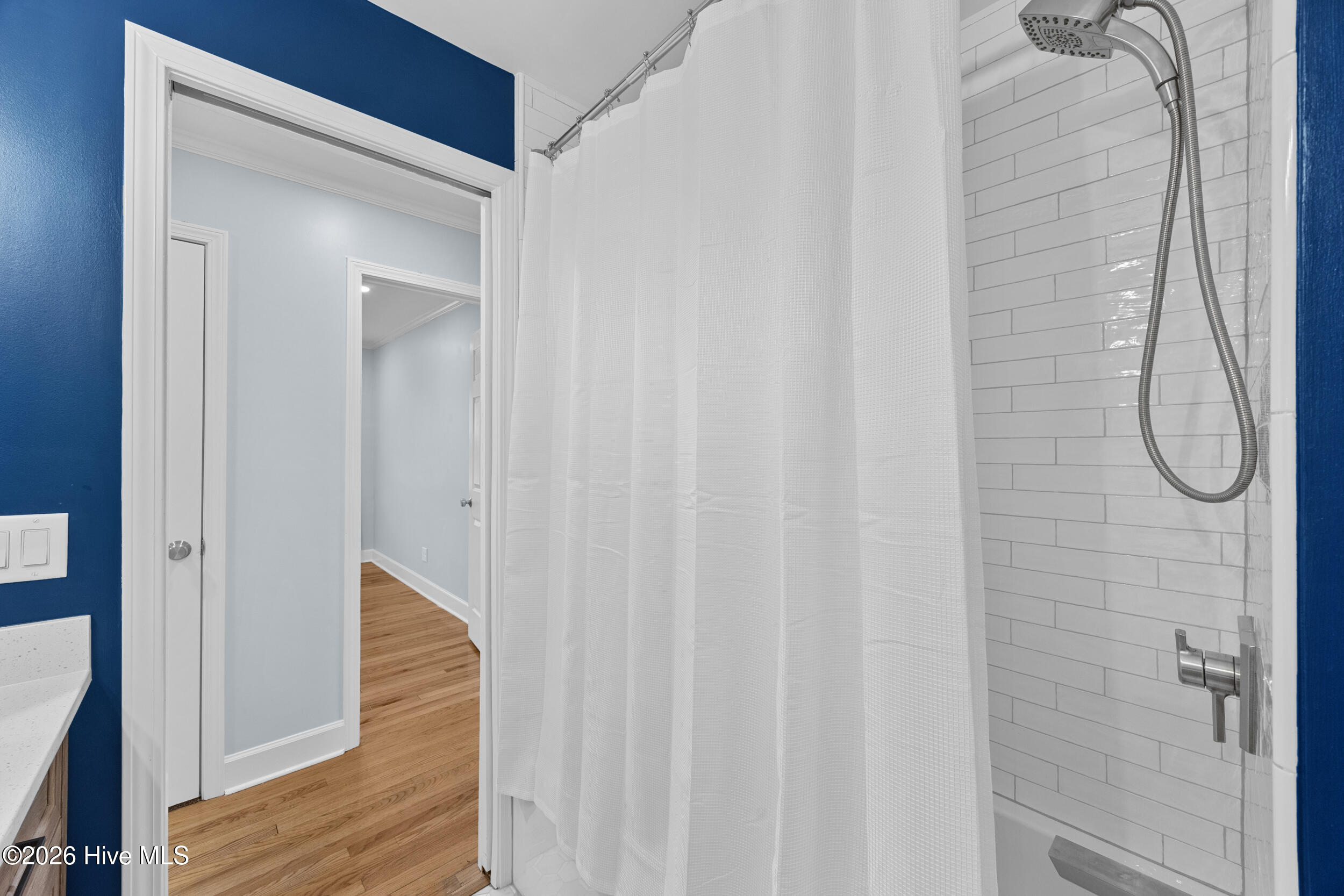 100561764 | Photo 23