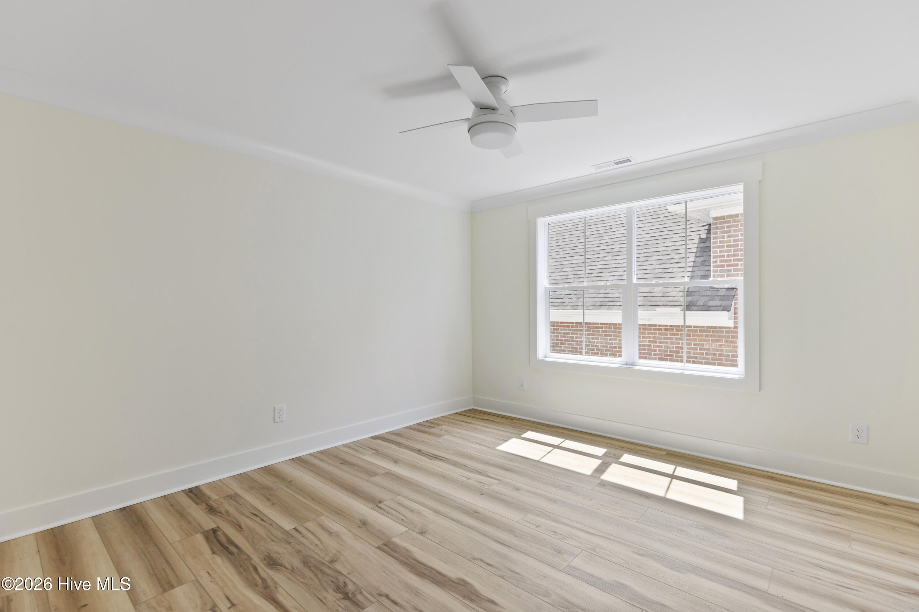 100553830 | Photo 42