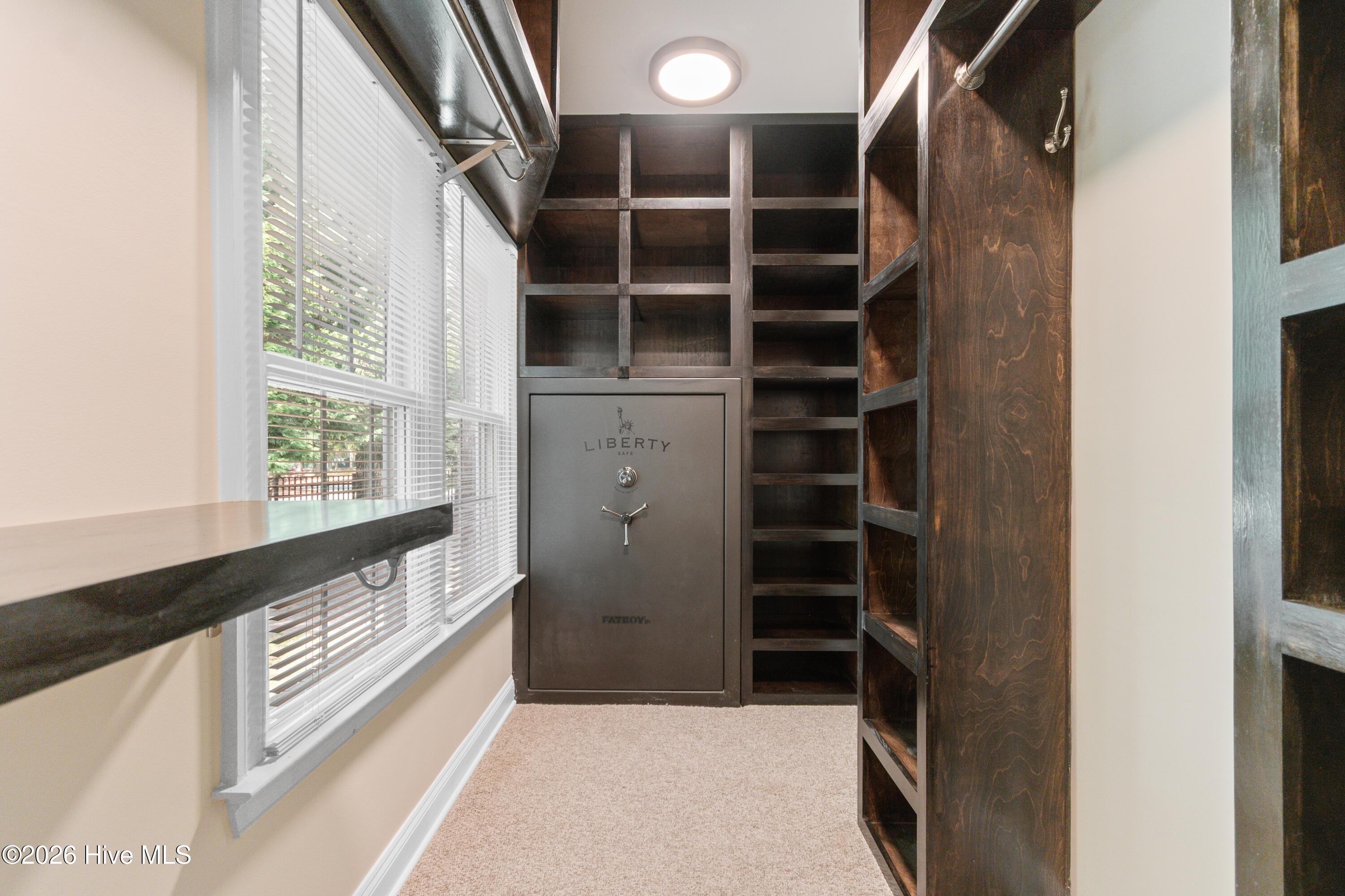 100569260 | Photo 21