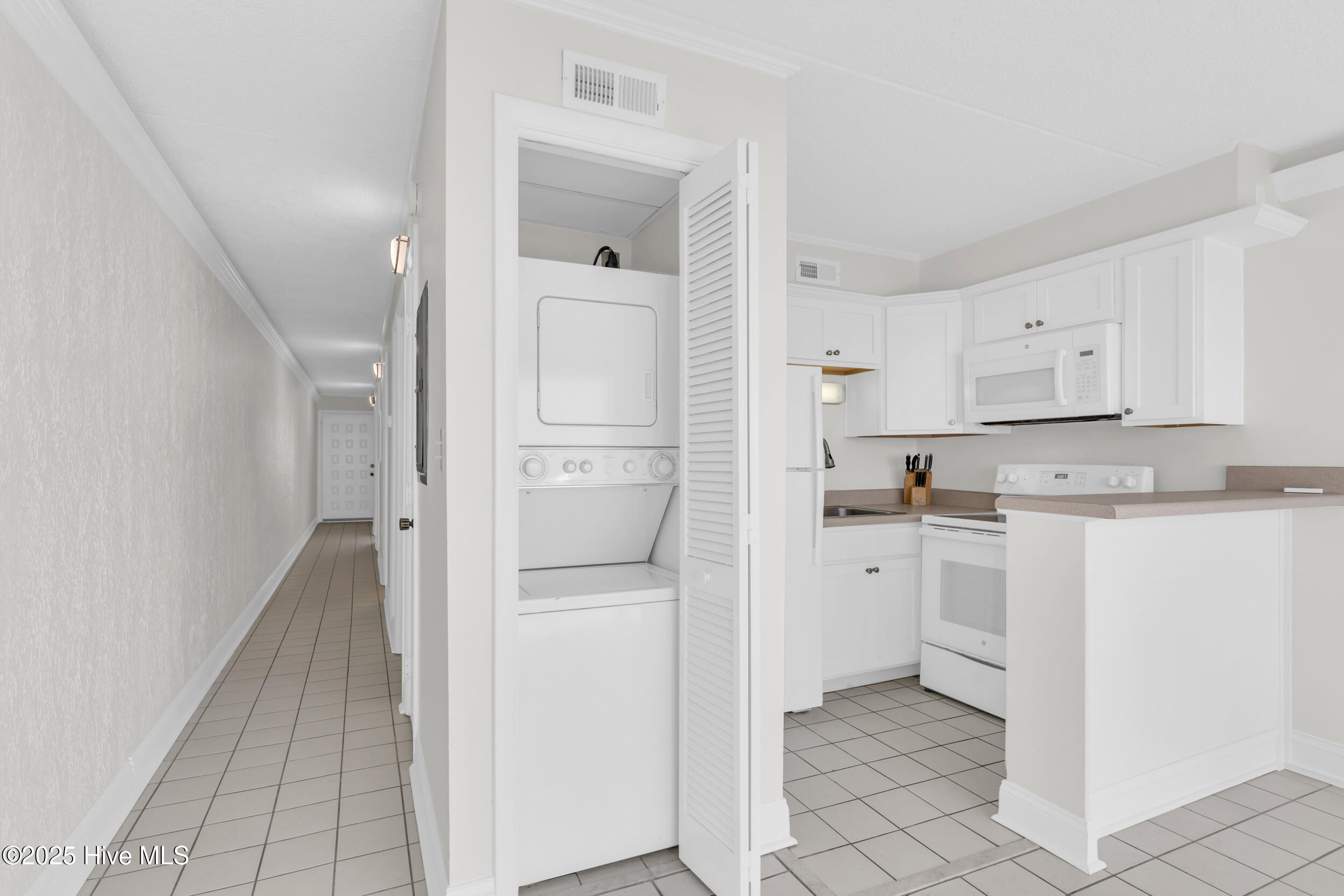 100516351 | Photo 26