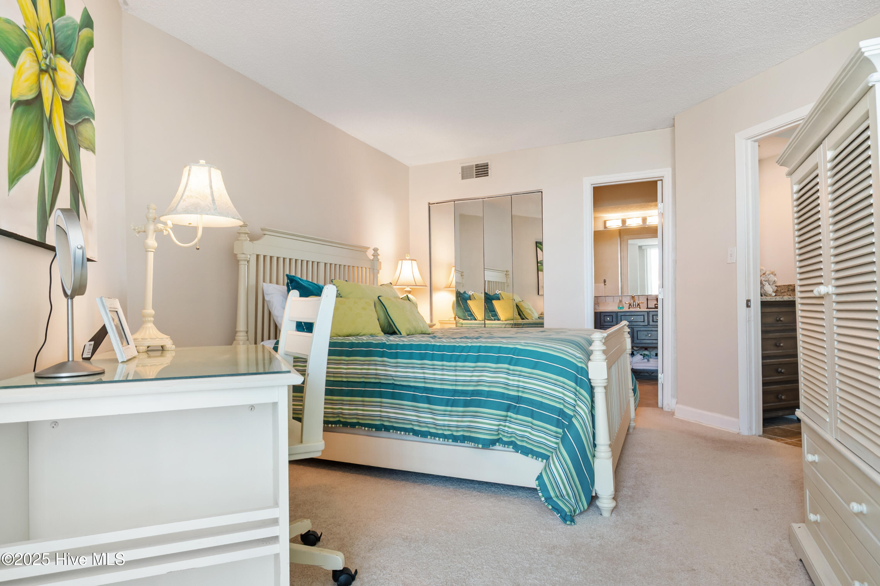 100510690 | Photo 12