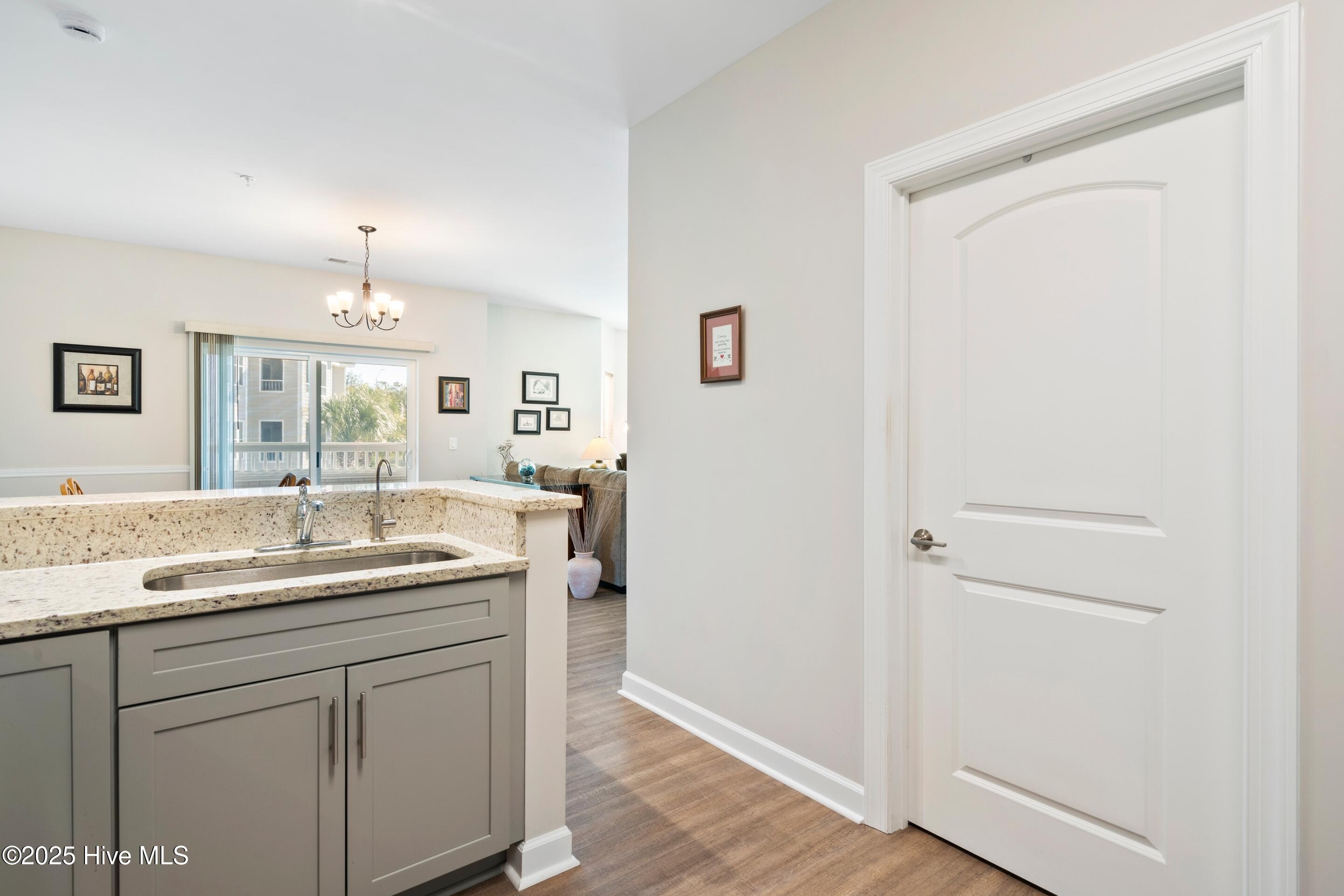 100542204 | Photo 12