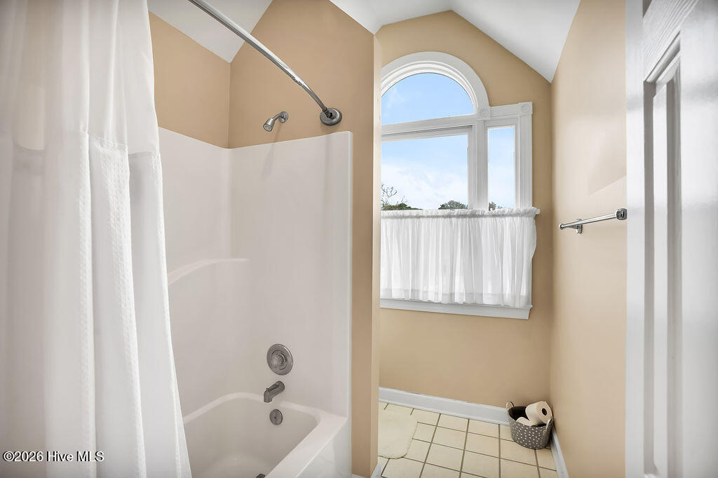 100563710 | Photo 34