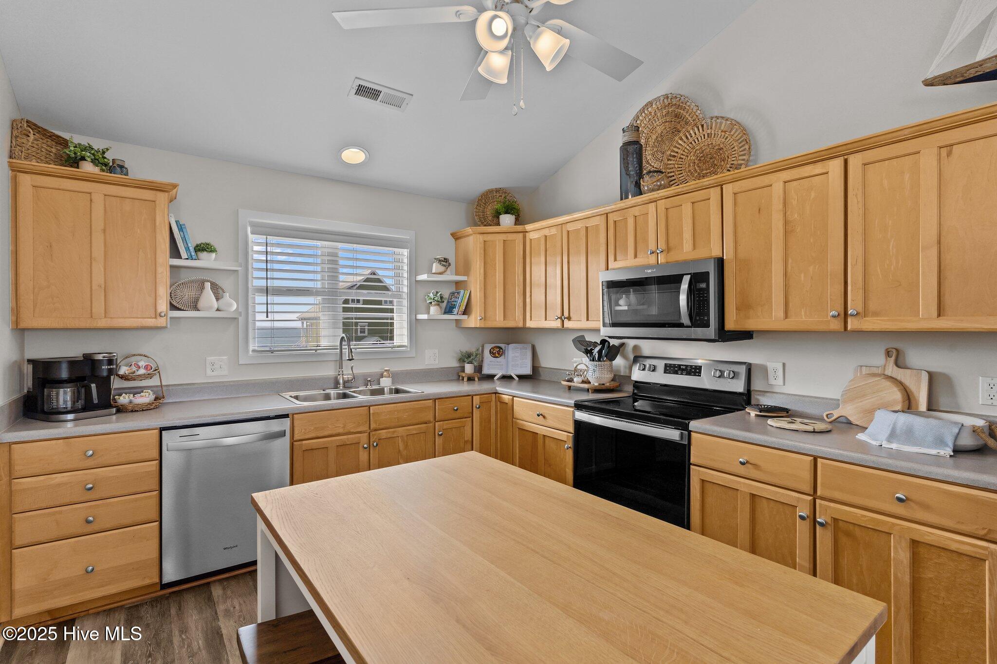 100529383 | Photo 15