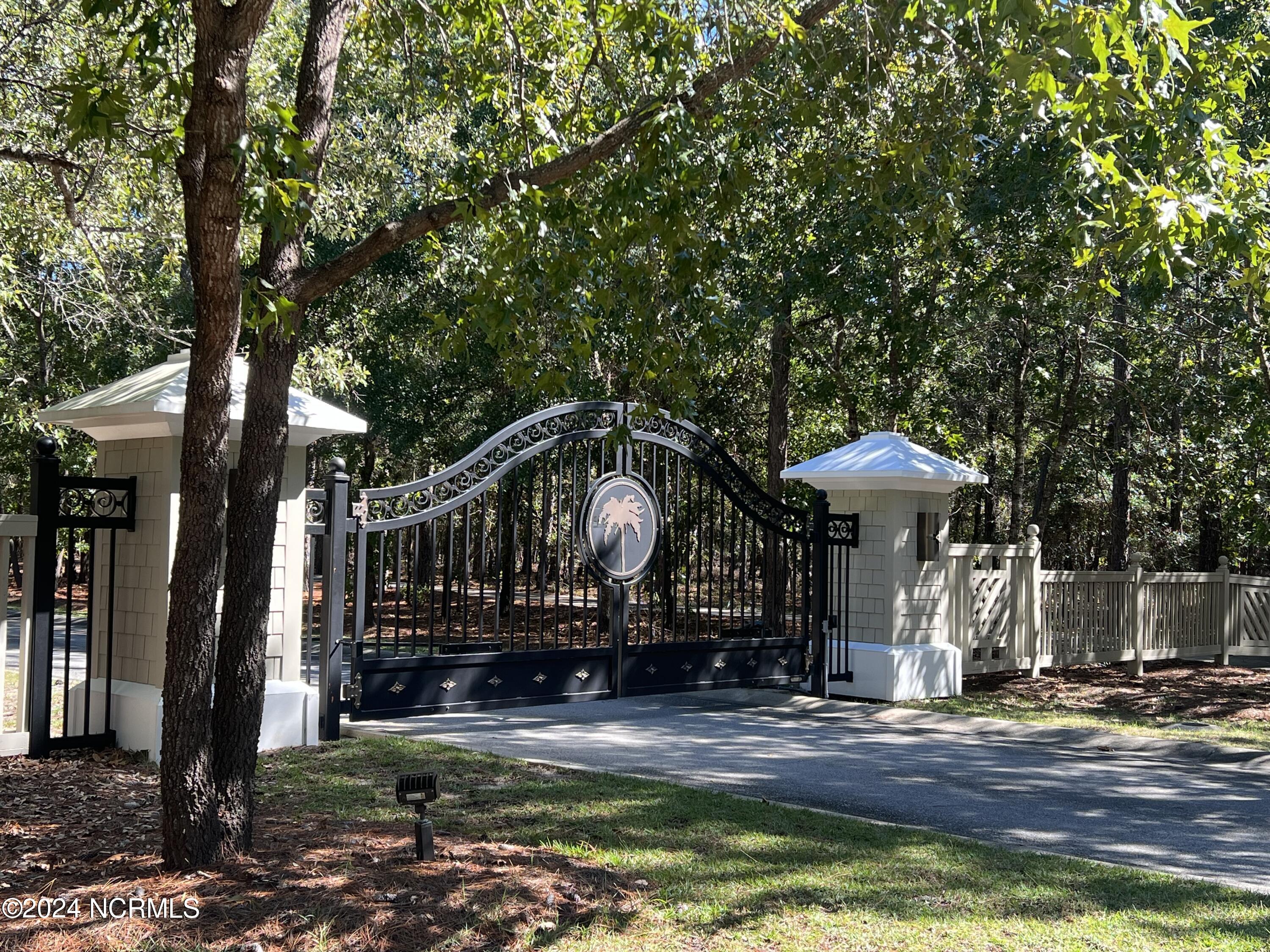 SW Gate Sunset Harbor Rd