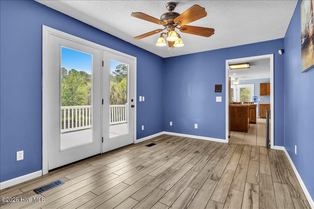 100566130 | Photo 22