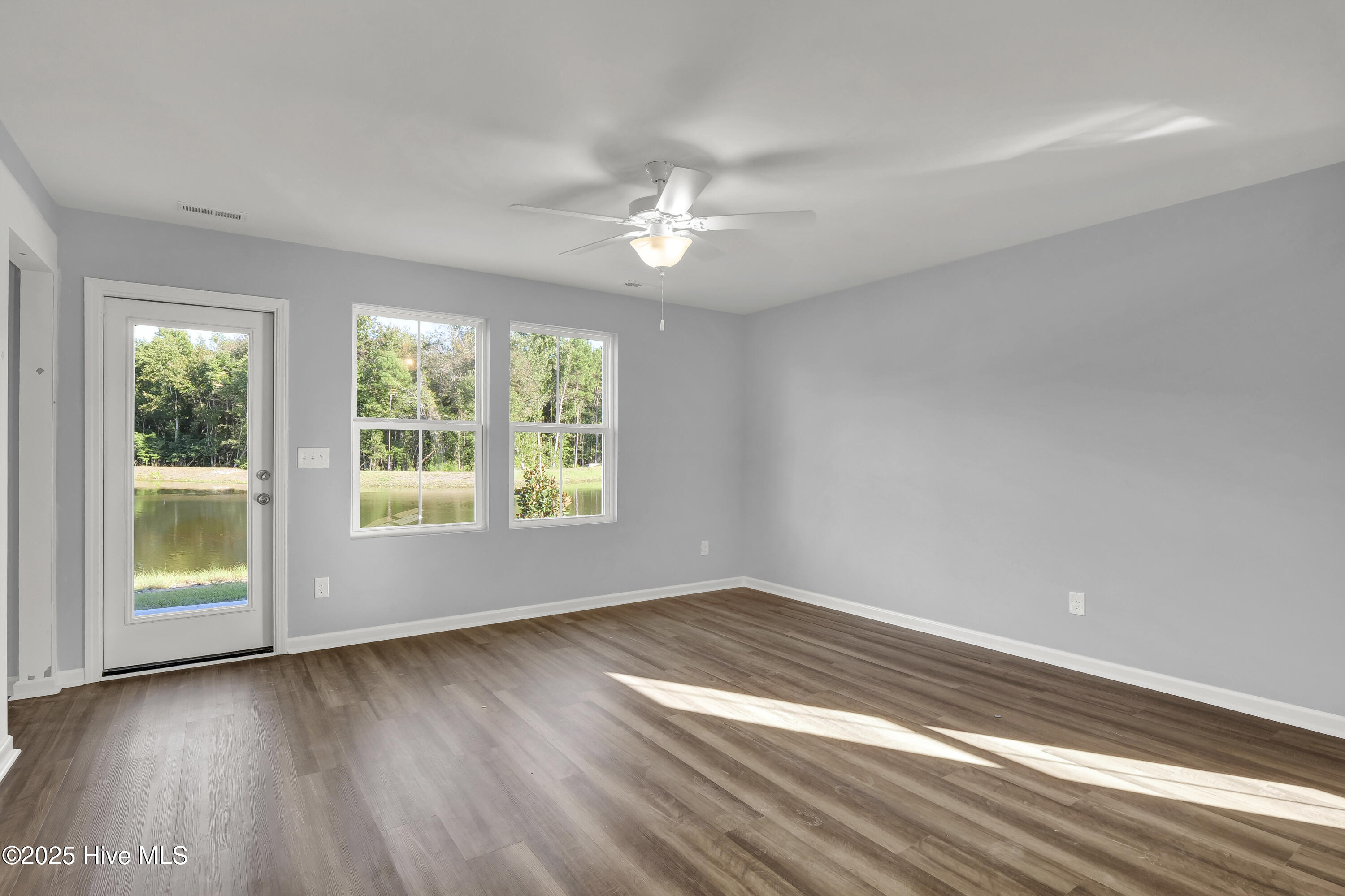 100524850 | Photo 11