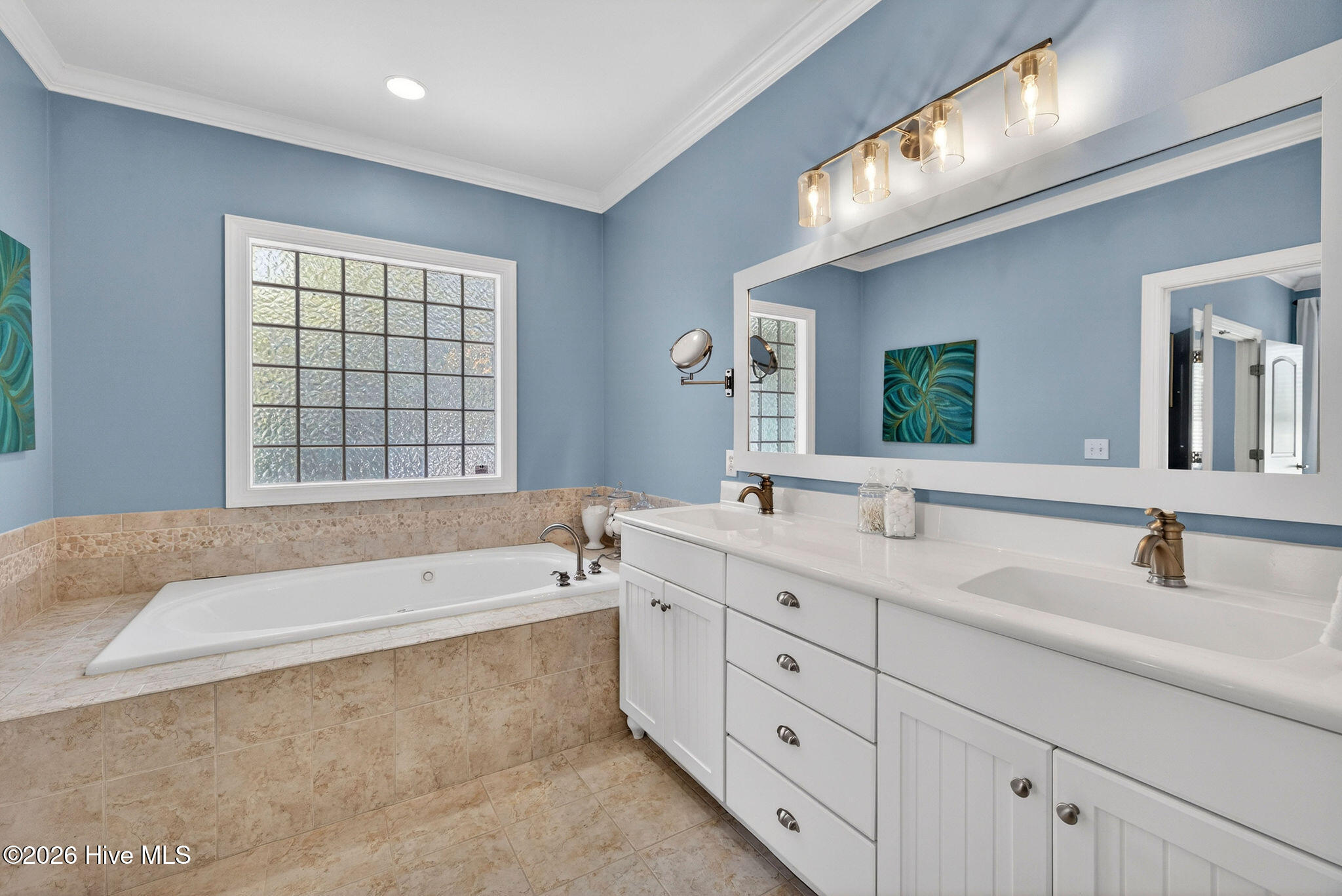 100570117 | Photo 27