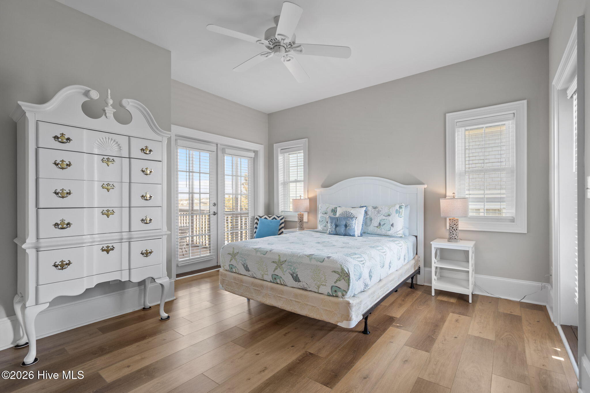 100564459 | Photo 23