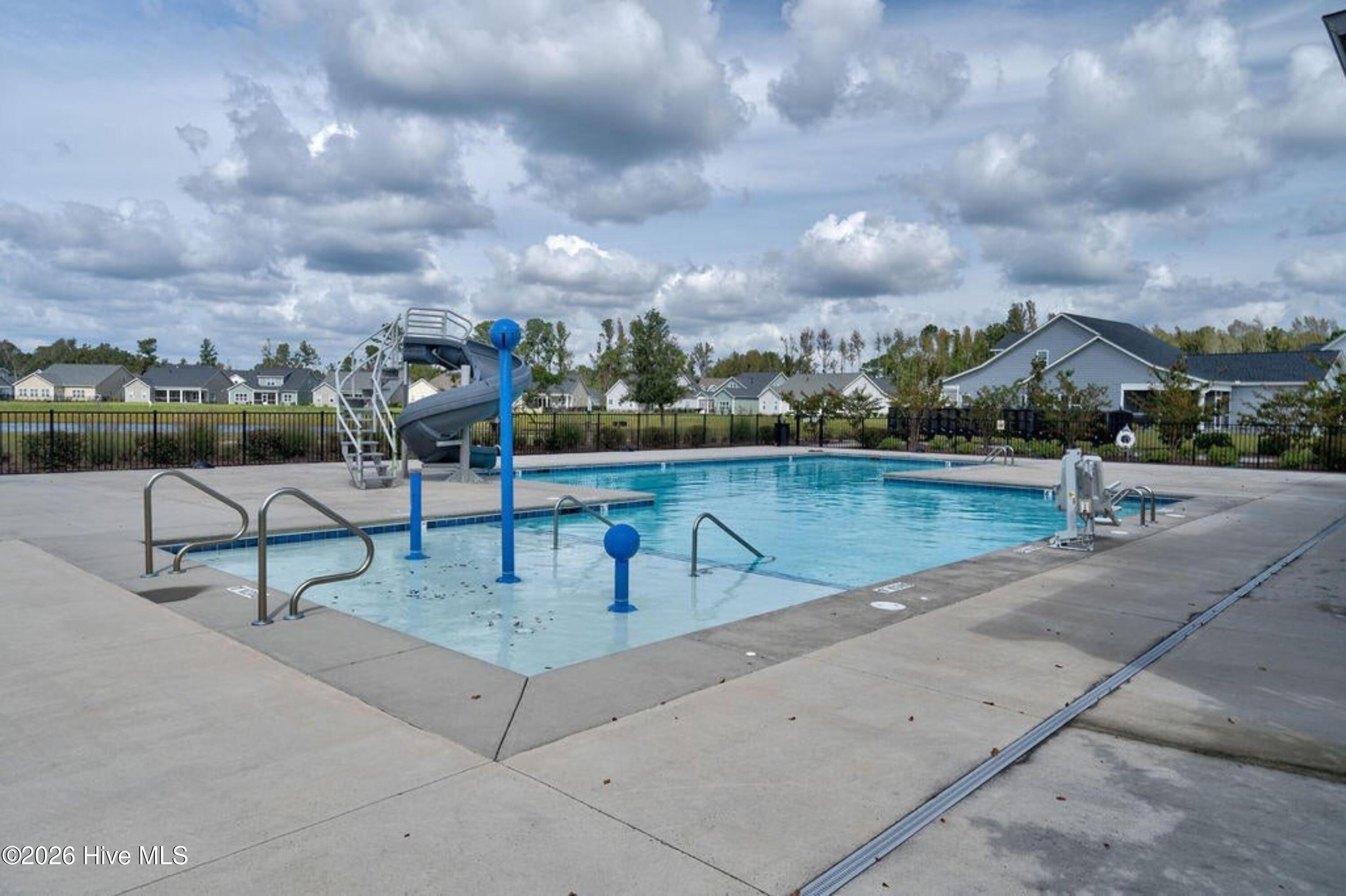 100562294 | Photo 43