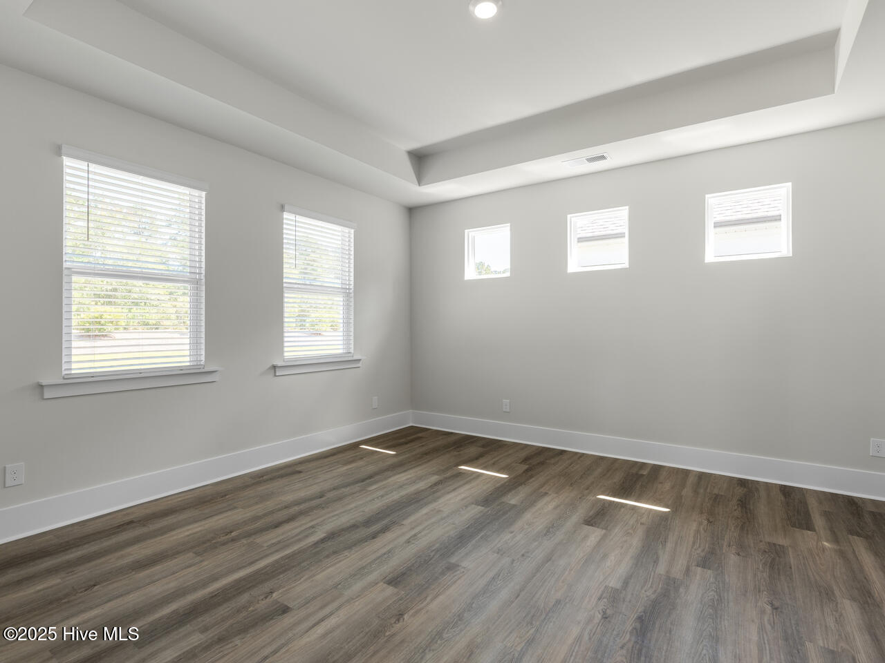 100544073 | Photo 15