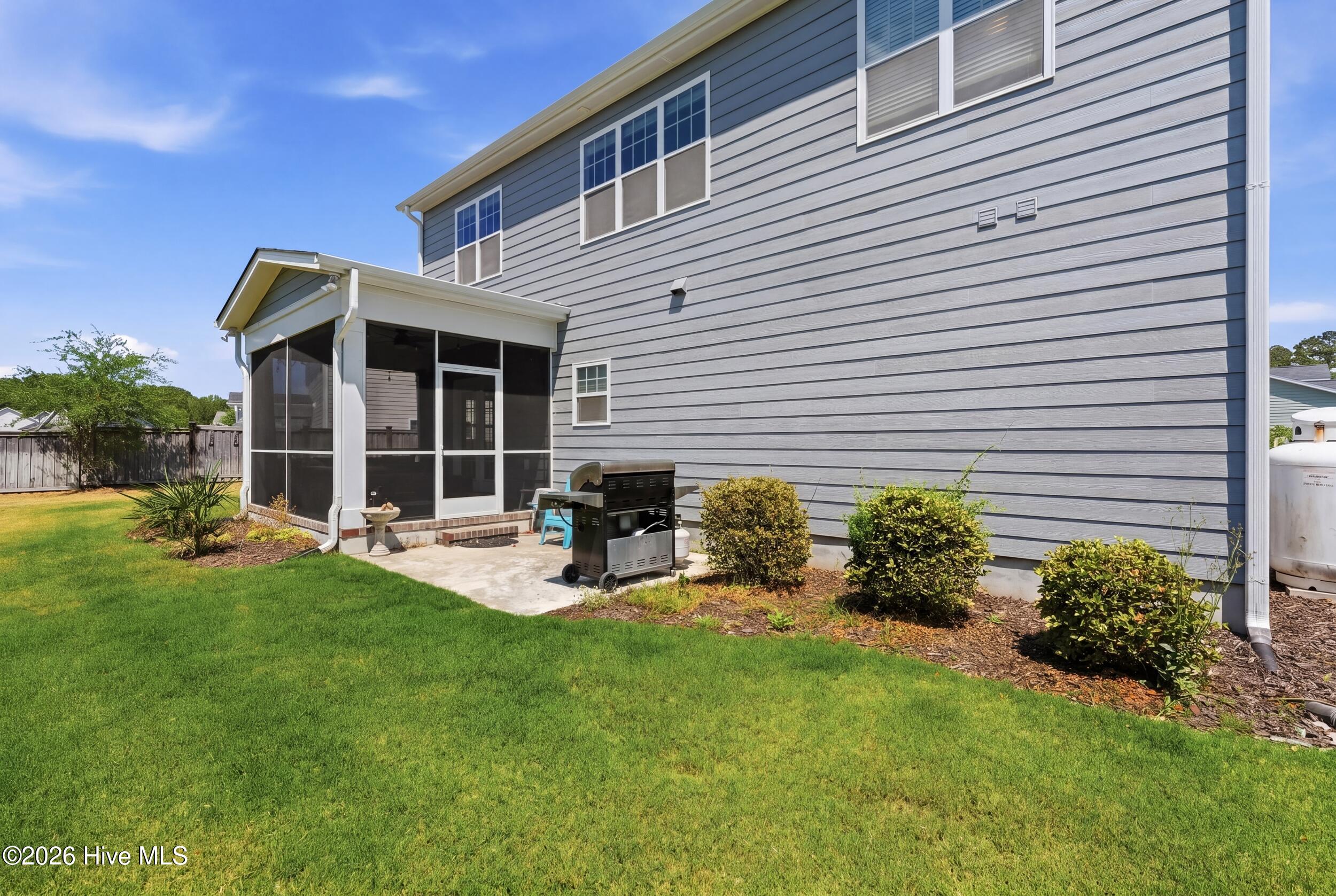 100570242 | Photo 33