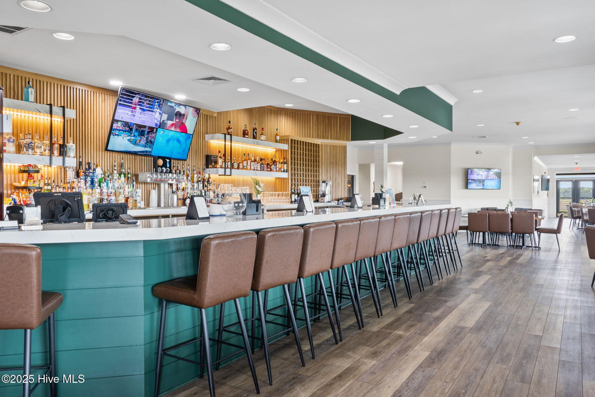 100521127 | Photo 22