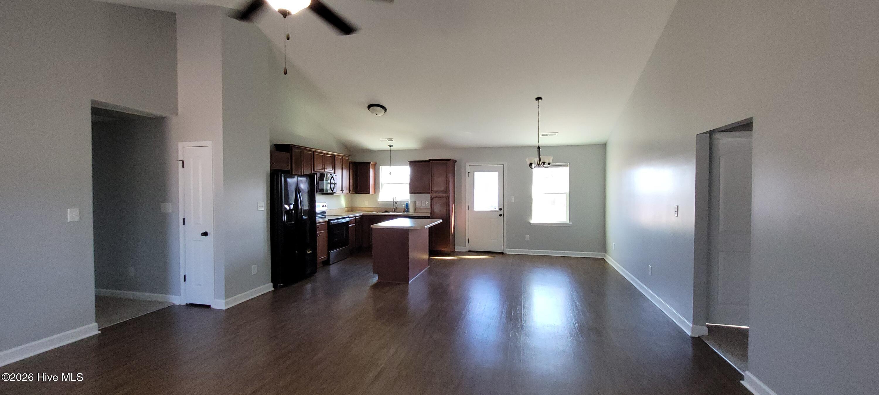 100550457 | Photo 12