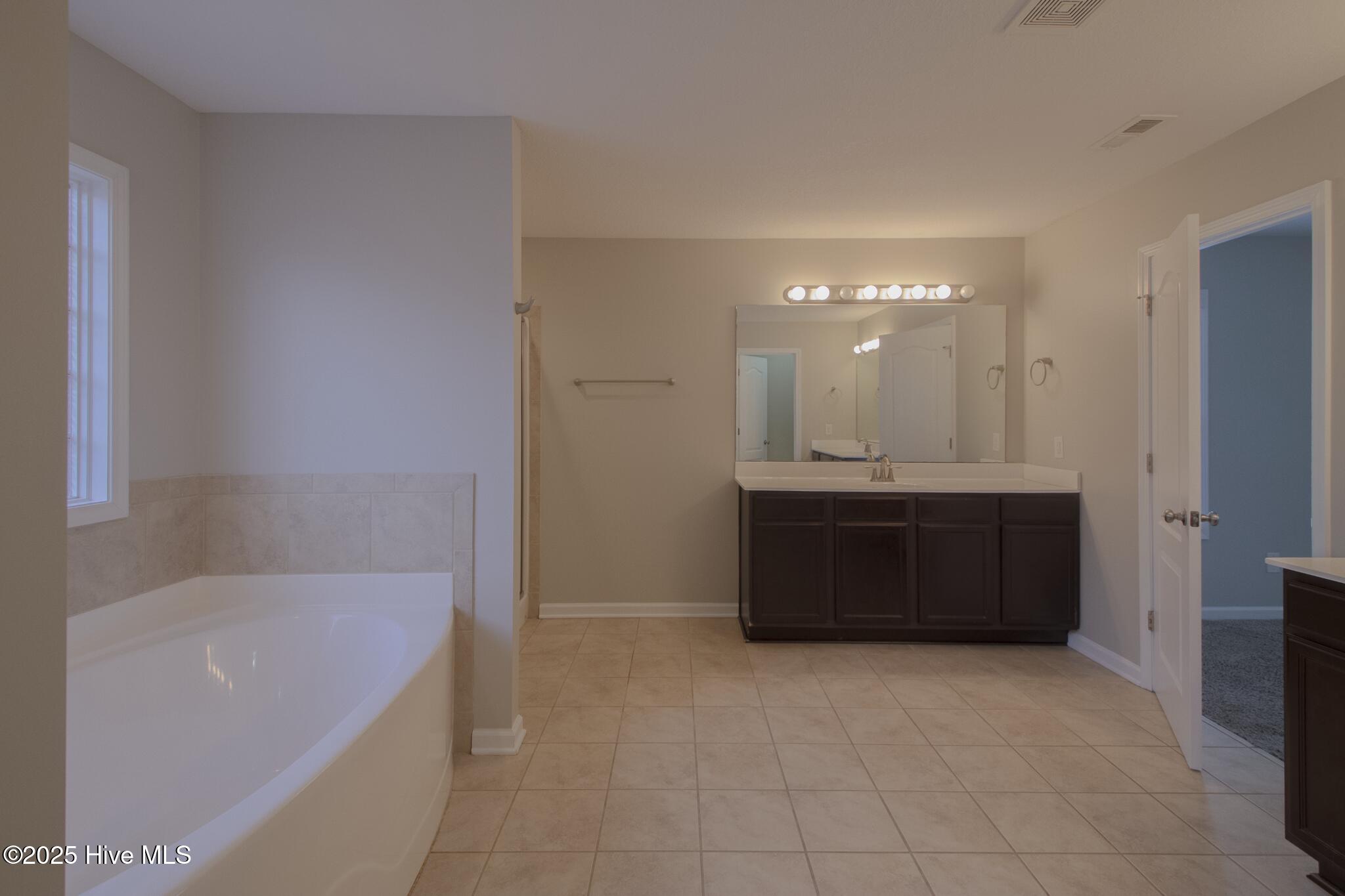 100546466 | Photo 25