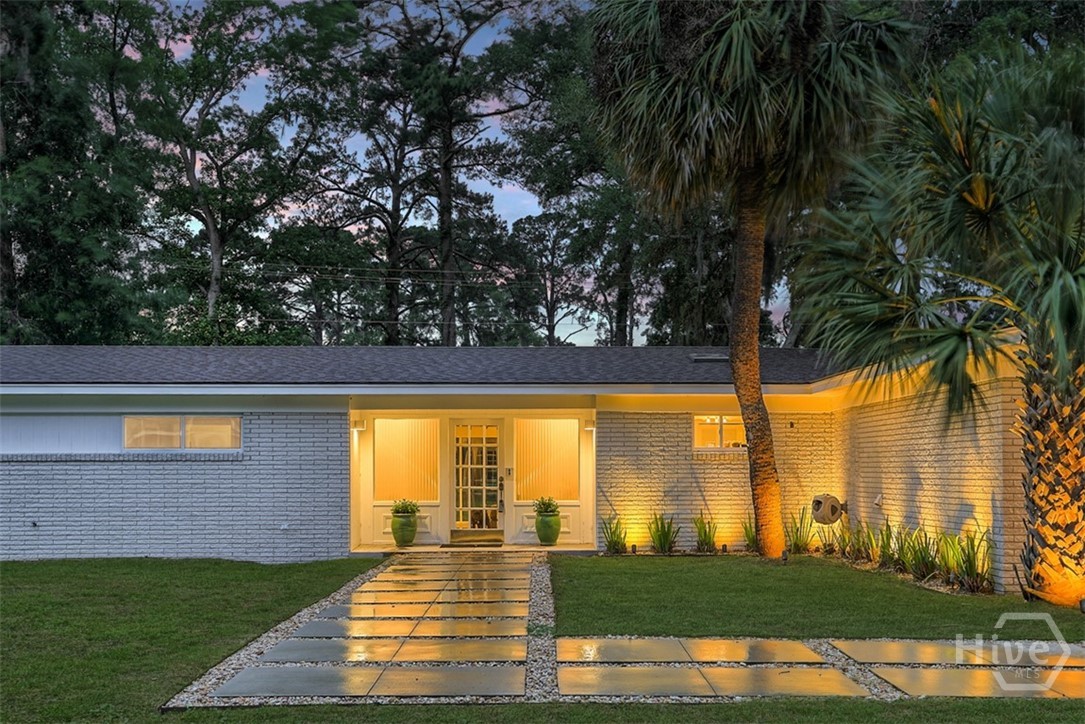 3rd image of 12 Clarendon Rd, Savannah, GA 31410 | MLS# SA355318