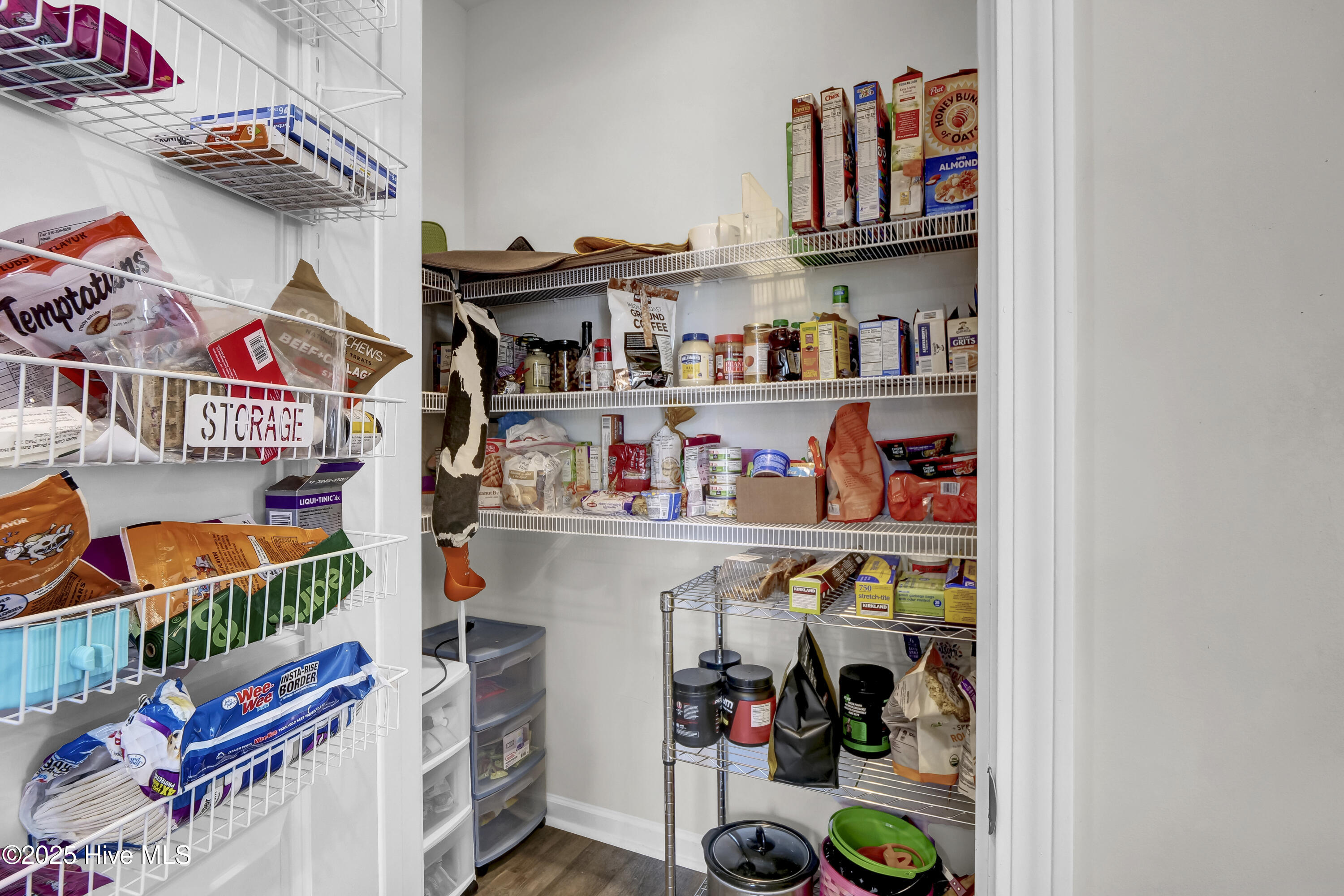 100561368 | Photo 15