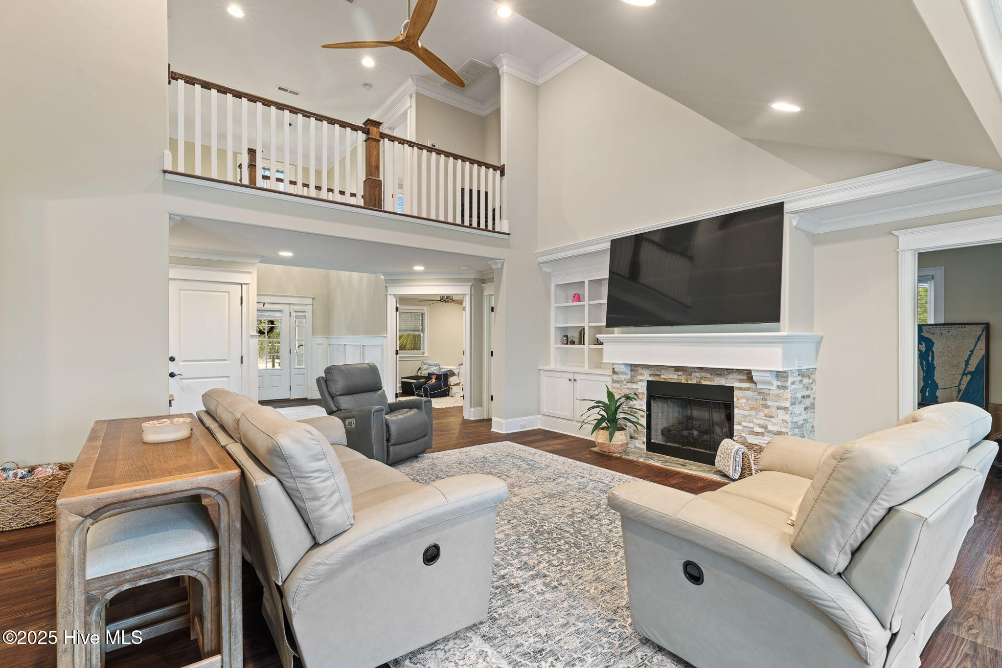 100548245 | Photo 14