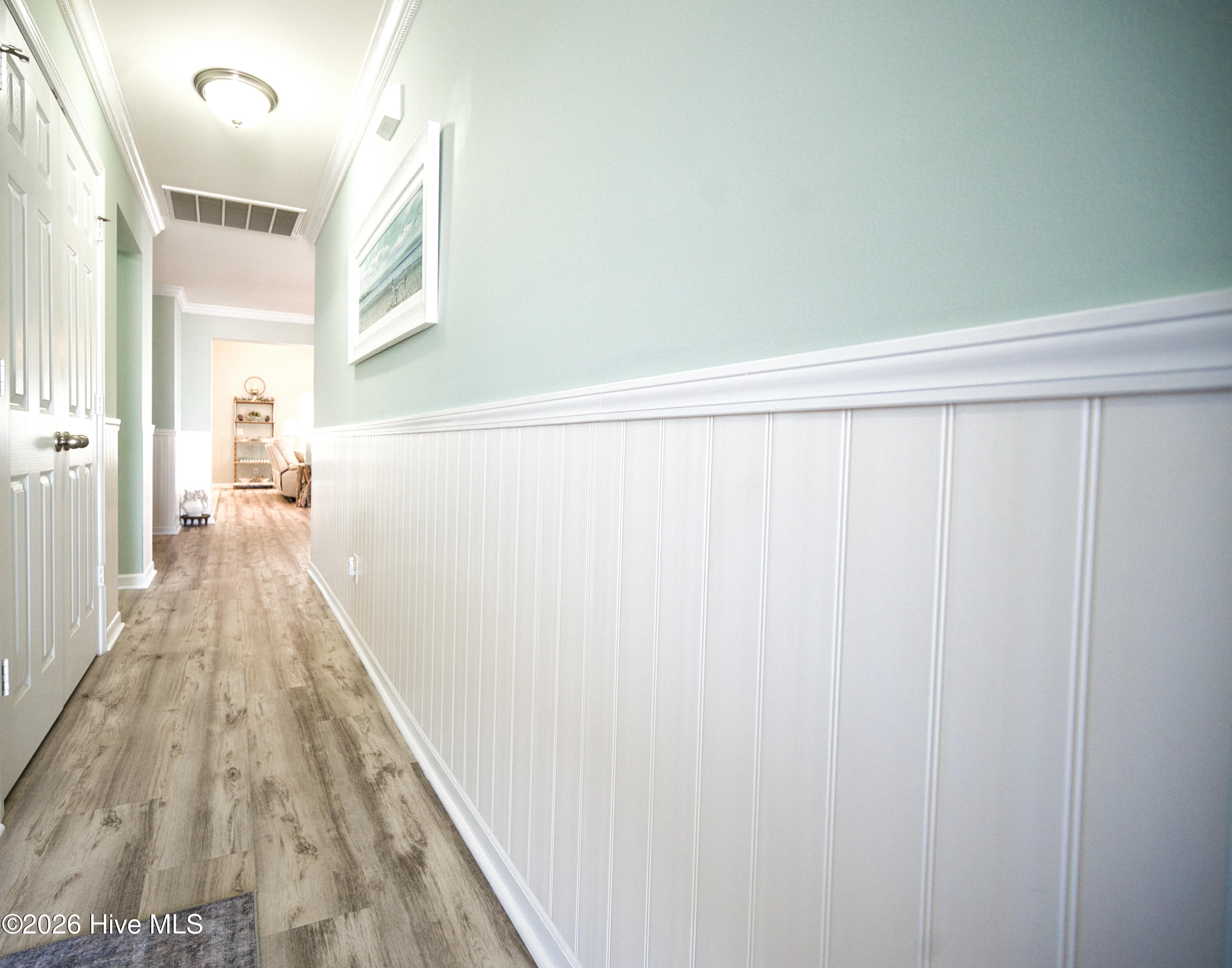 100569889 | Photo 17