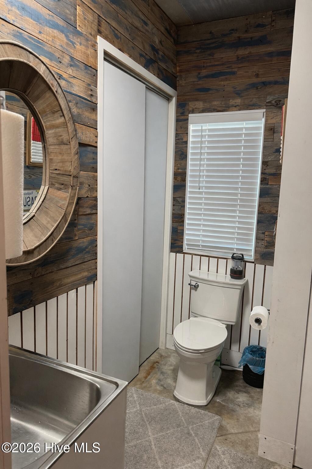 100560834 | Photo 30