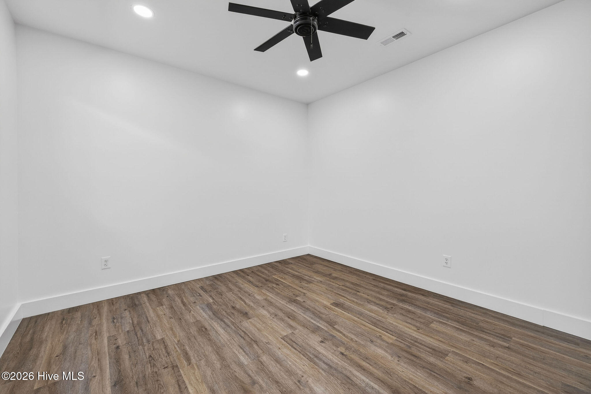 100563624 | Photo 24