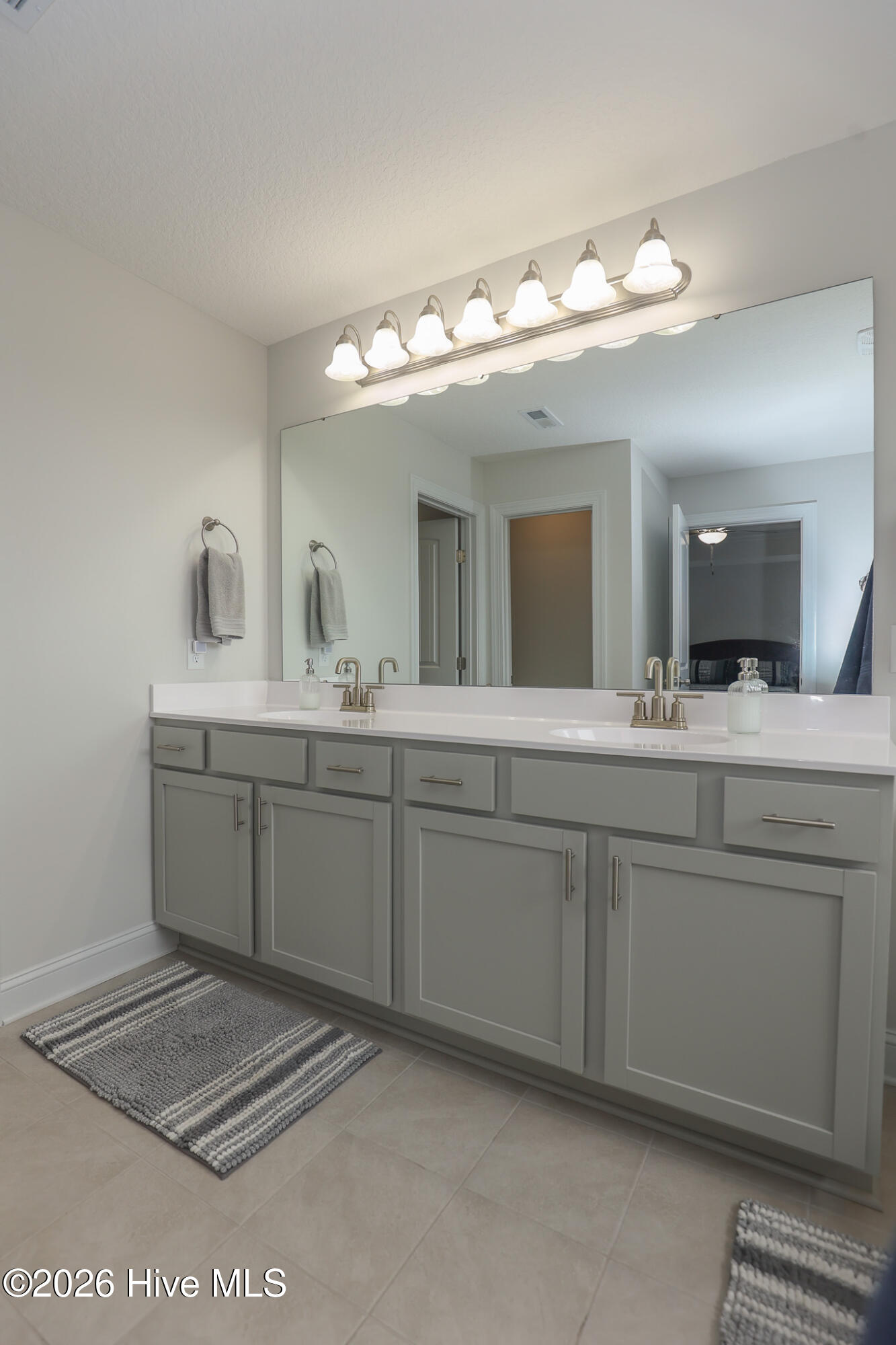 100566791 | Photo 24